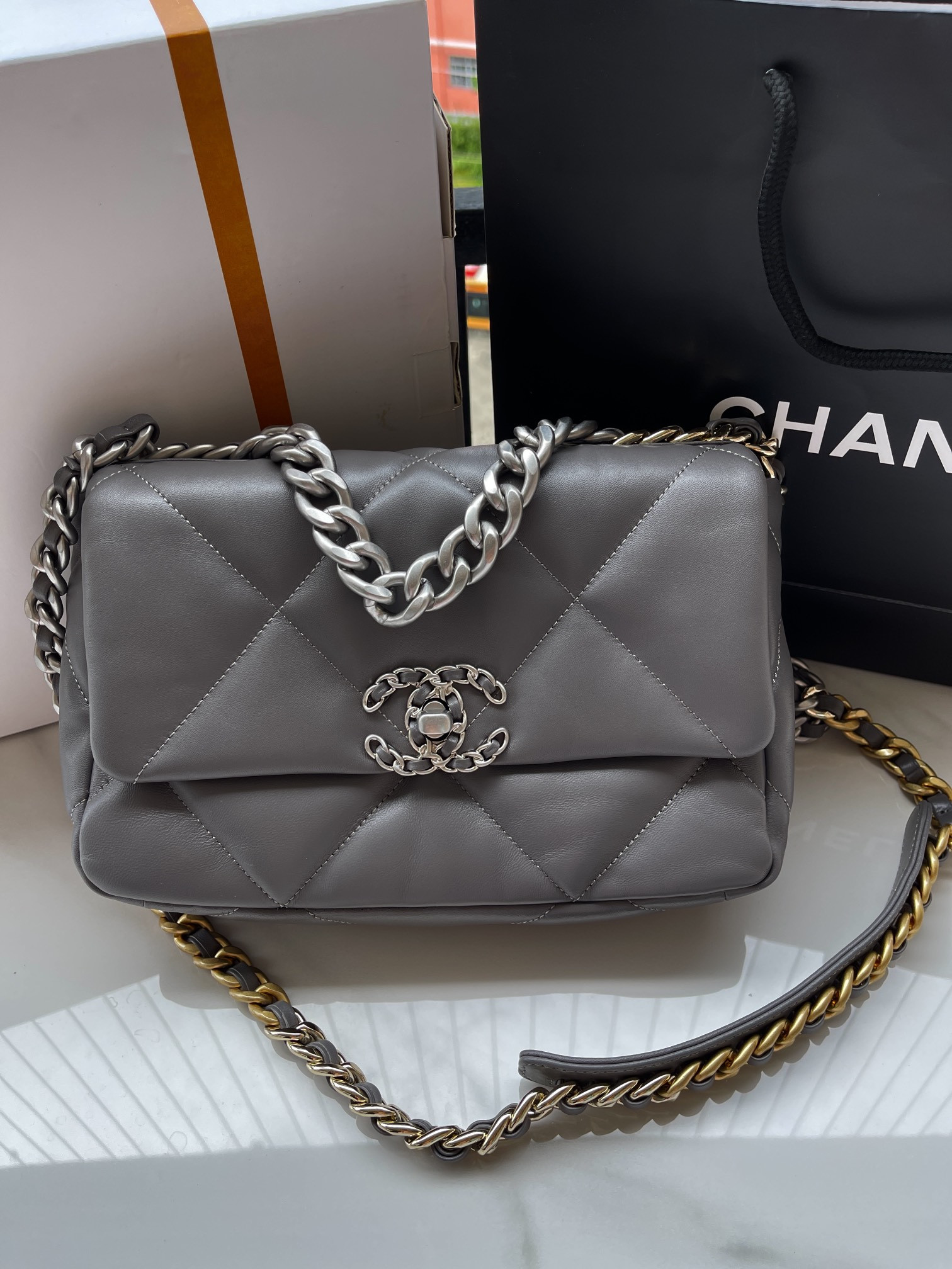 CHANEL 19 HANDBAG Shiny Leather, Gold-Tone, Silver-Tone Ruthenium-Finish Metal Dark Gray 6.2 * 10.1 * 3.5 in - Image 10