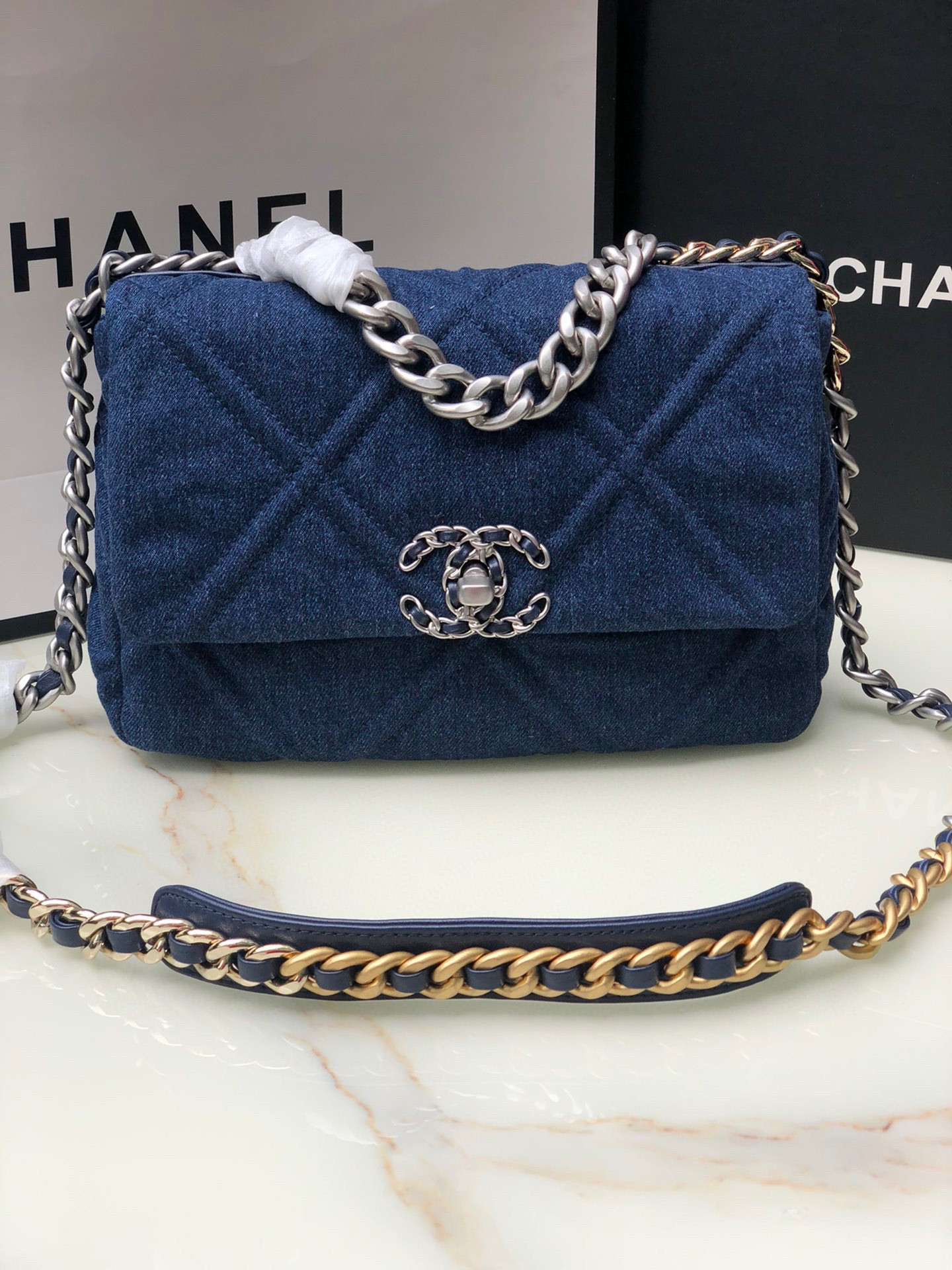 CHANEL 19 HANDBAG, Gold-Tone, Silver-Tone Ruthenium-Finish Metal Navy 6.2 * 10.1 * 3.5 in