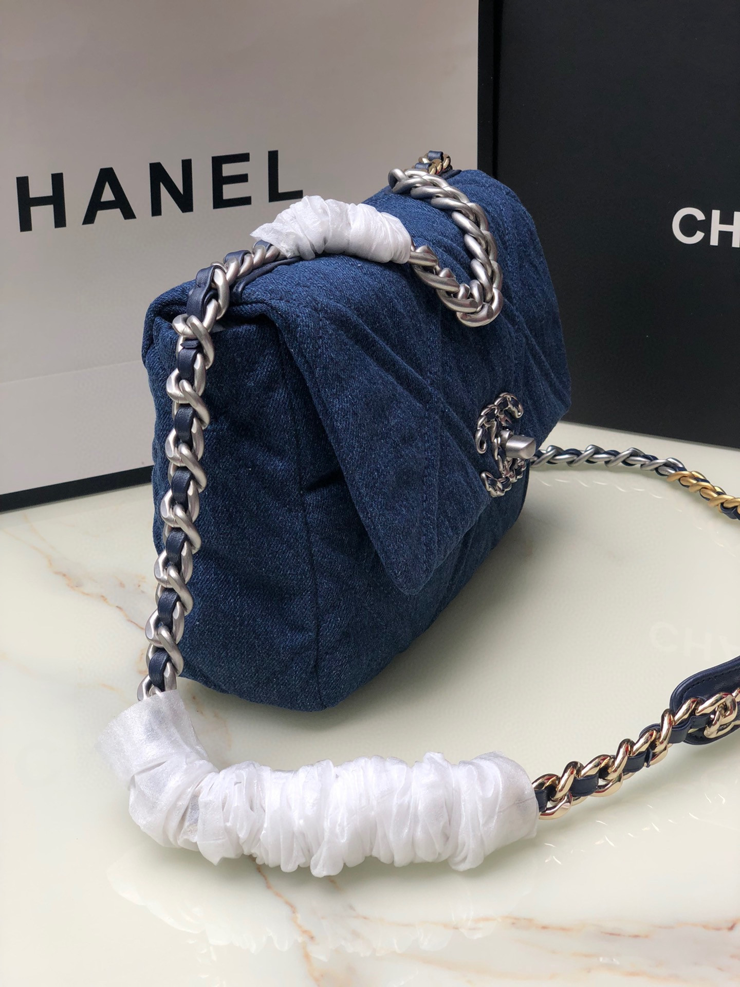 CHANEL 19 HANDBAG, Gold-Tone, Silver-Tone Ruthenium-Finish Metal Navy 6.2 * 10.1 * 3.5 in - Image 3