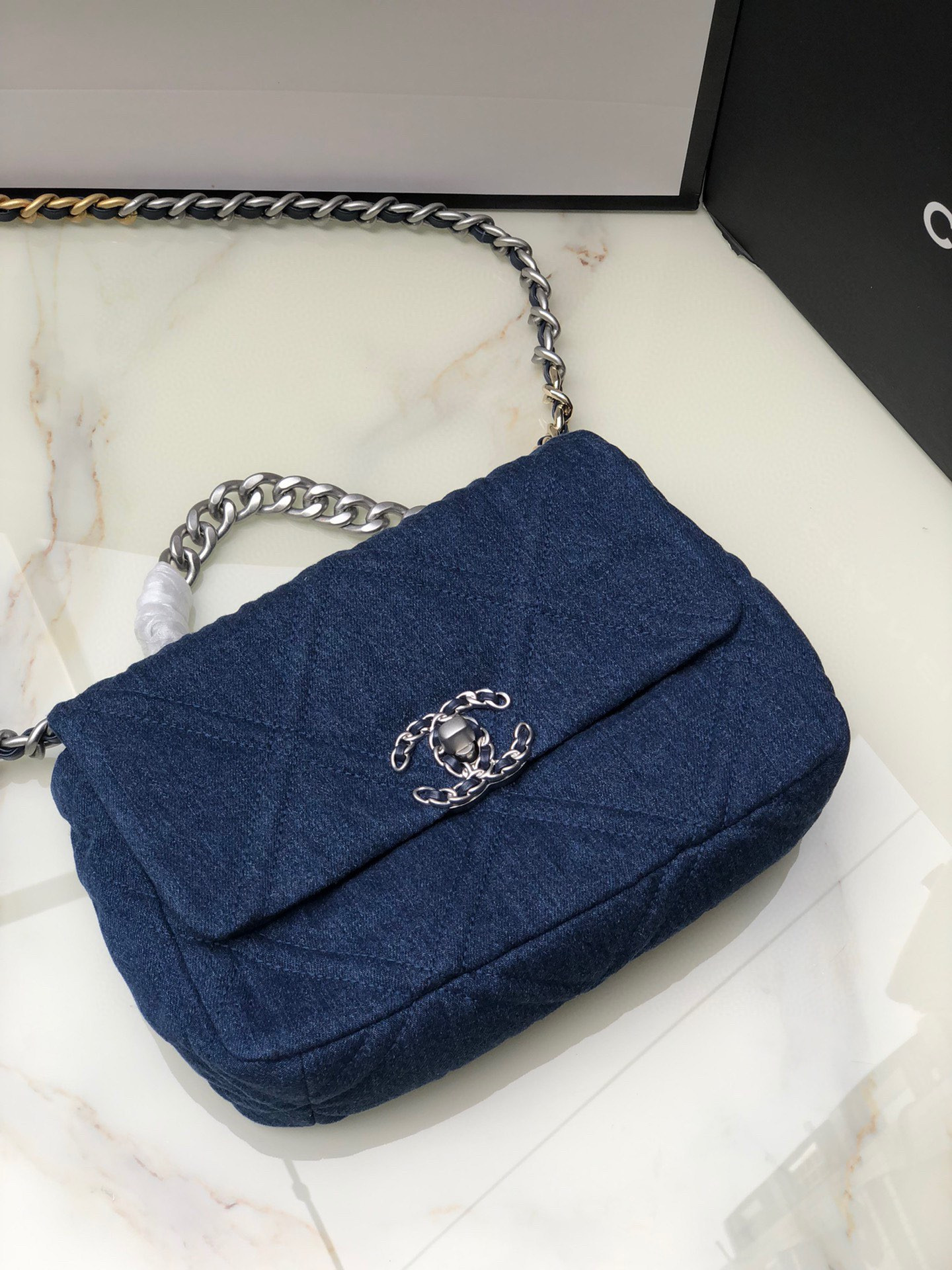 CHANEL 19 HANDBAG, Gold-Tone, Silver-Tone Ruthenium-Finish Metal Navy 6.2 * 10.1 * 3.5 in - Image 5