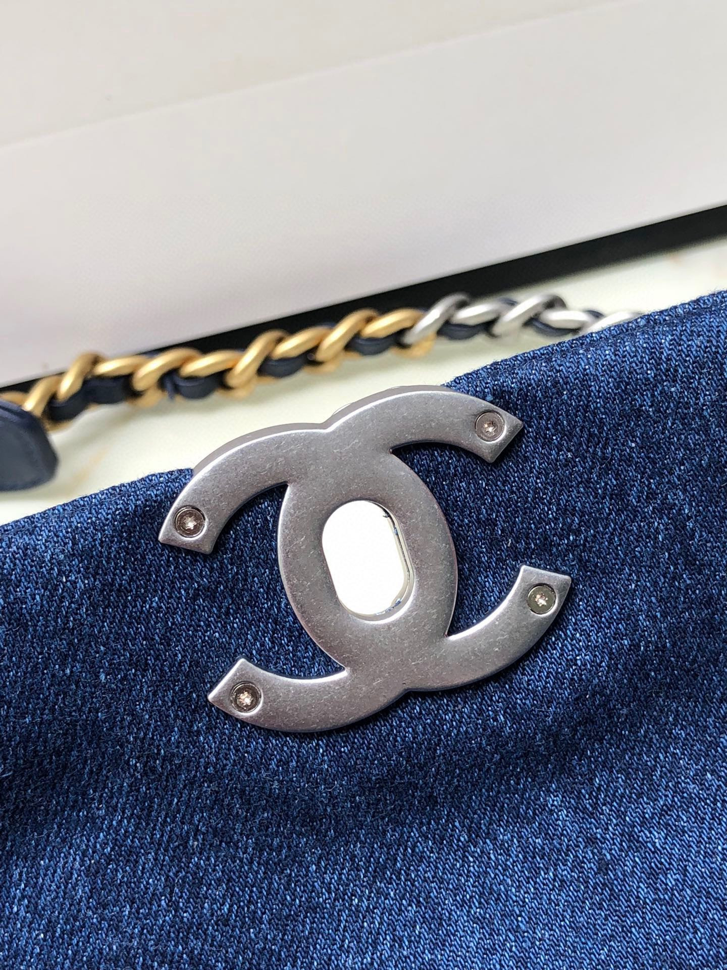 CHANEL 19 HANDBAG, Gold-Tone, Silver-Tone Ruthenium-Finish Metal Navy 6.2 * 10.1 * 3.5 in - Image 7