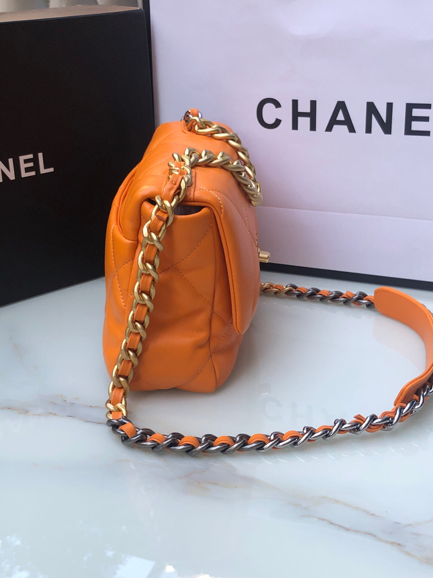 CHANEL 19 HANDBAG Shiny Leather, Gold-Tone, Silver-Tone Ruthenium-Finish Metal Orange 6.2 * 10.1 * 3.5 in - Image 3