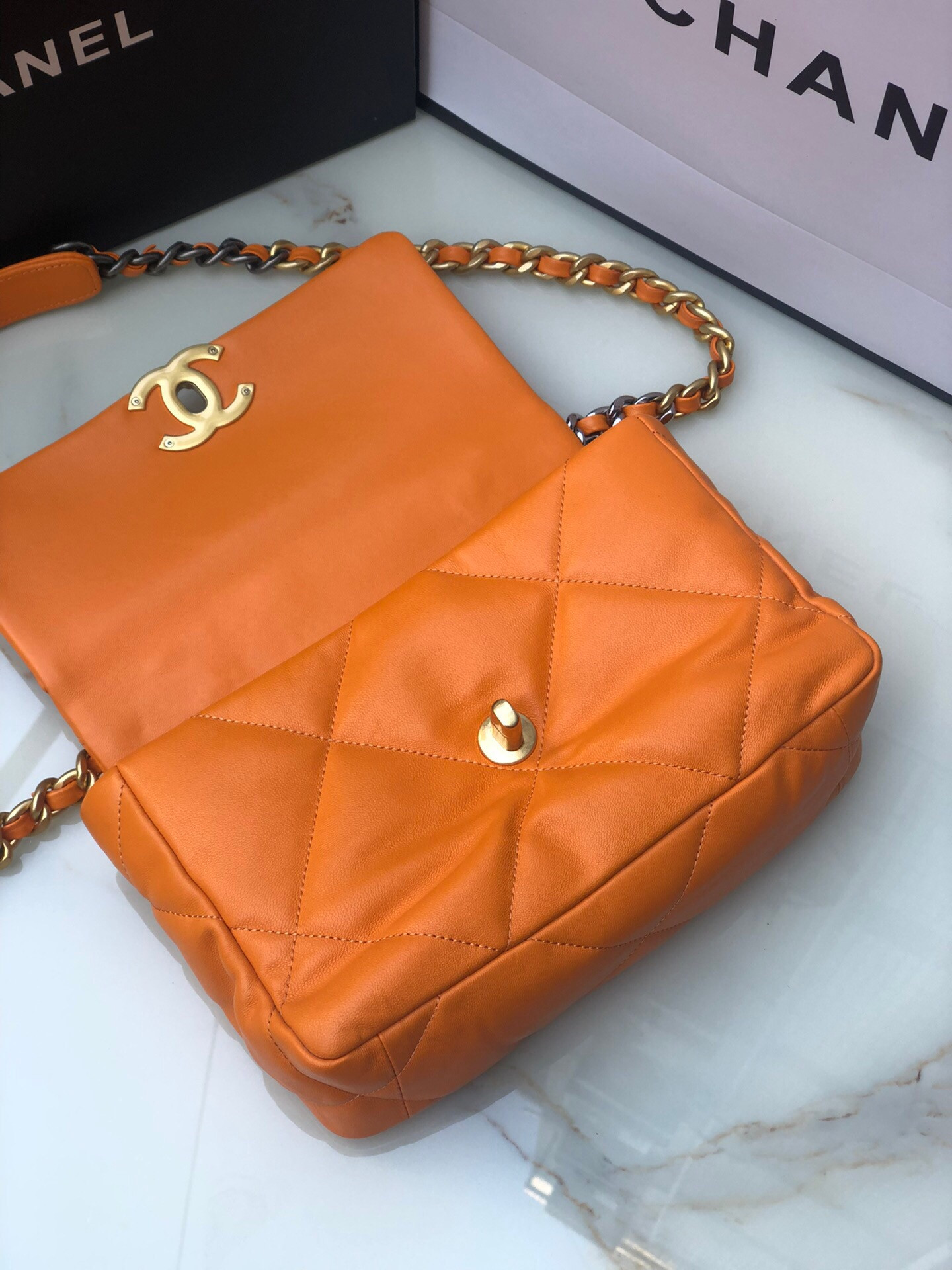 CHANEL 19 HANDBAG Shiny Leather, Gold-Tone, Silver-Tone Ruthenium-Finish Metal Orange 6.2 * 10.1 * 3.5 in - Image 7