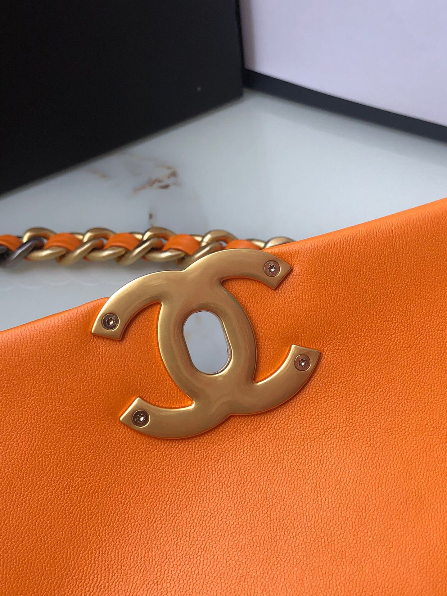 CHANEL 19 HANDBAG Shiny Leather, Gold-Tone, Silver-Tone Ruthenium-Finish Metal Orange 6.2 * 10.1 * 3.5 in - Image 8