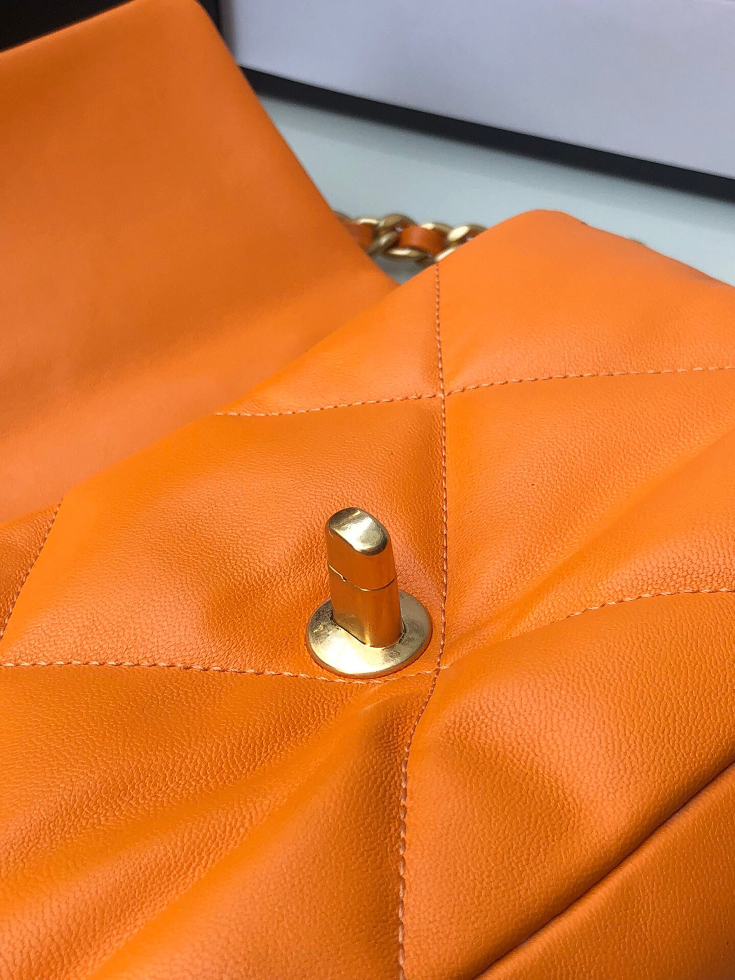 CHANEL 19 HANDBAG Shiny Leather, Gold-Tone, Silver-Tone Ruthenium-Finish Metal Orange 6.2 * 10.1 * 3.5 in - Image 10