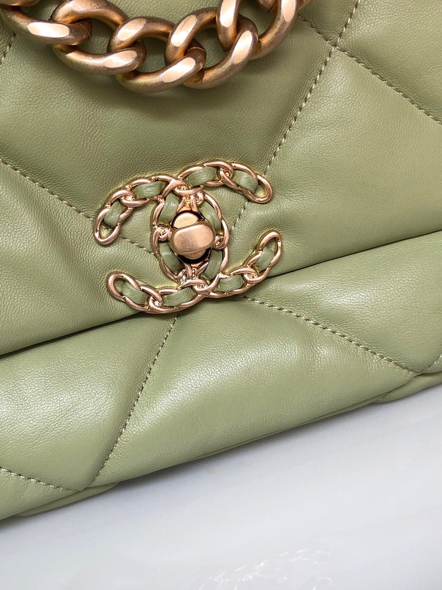 CHANEL 19 HANDBAG Shiny Leather, Gold-Tone, Silver-Tone Ruthenium-Finish Metal Light Green 6.2 * 10.1 * 3.5 in - Image 6