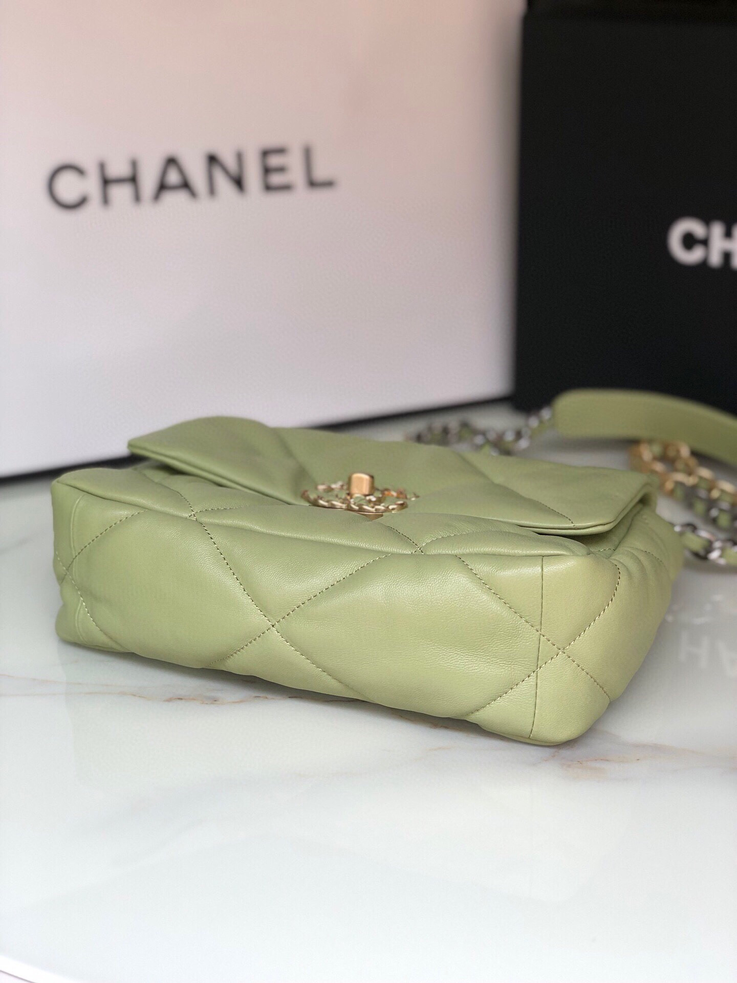 CHANEL 19 HANDBAG Shiny Leather, Gold-Tone, Silver-Tone Ruthenium-Finish Metal Light Green 6.2 * 10.1 * 3.5 in - Image 7
