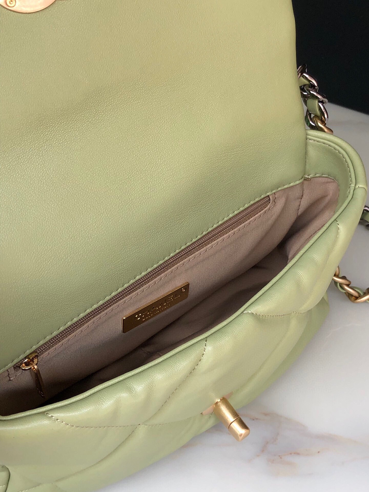 CHANEL 19 HANDBAG Shiny Leather, Gold-Tone, Silver-Tone Ruthenium-Finish Metal Light Green 6.2 * 10.1 * 3.5 in - Image 9