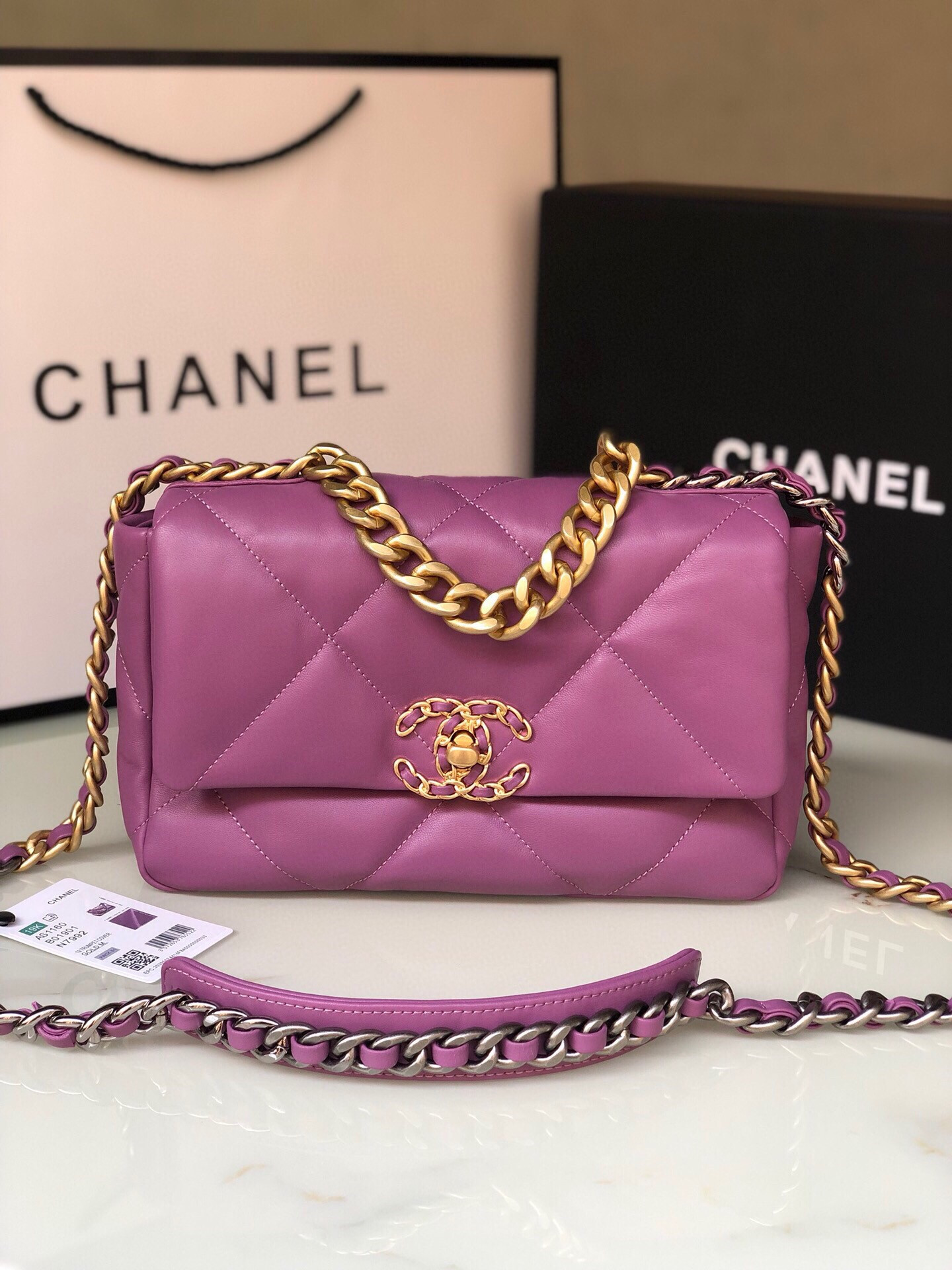 CHANEL 19 HANDBAG Shiny Leather, Gold-Tone, Silver-Tone Ruthenium-Finish Metal Purple 6.2 * 10.1 * 3.5 in