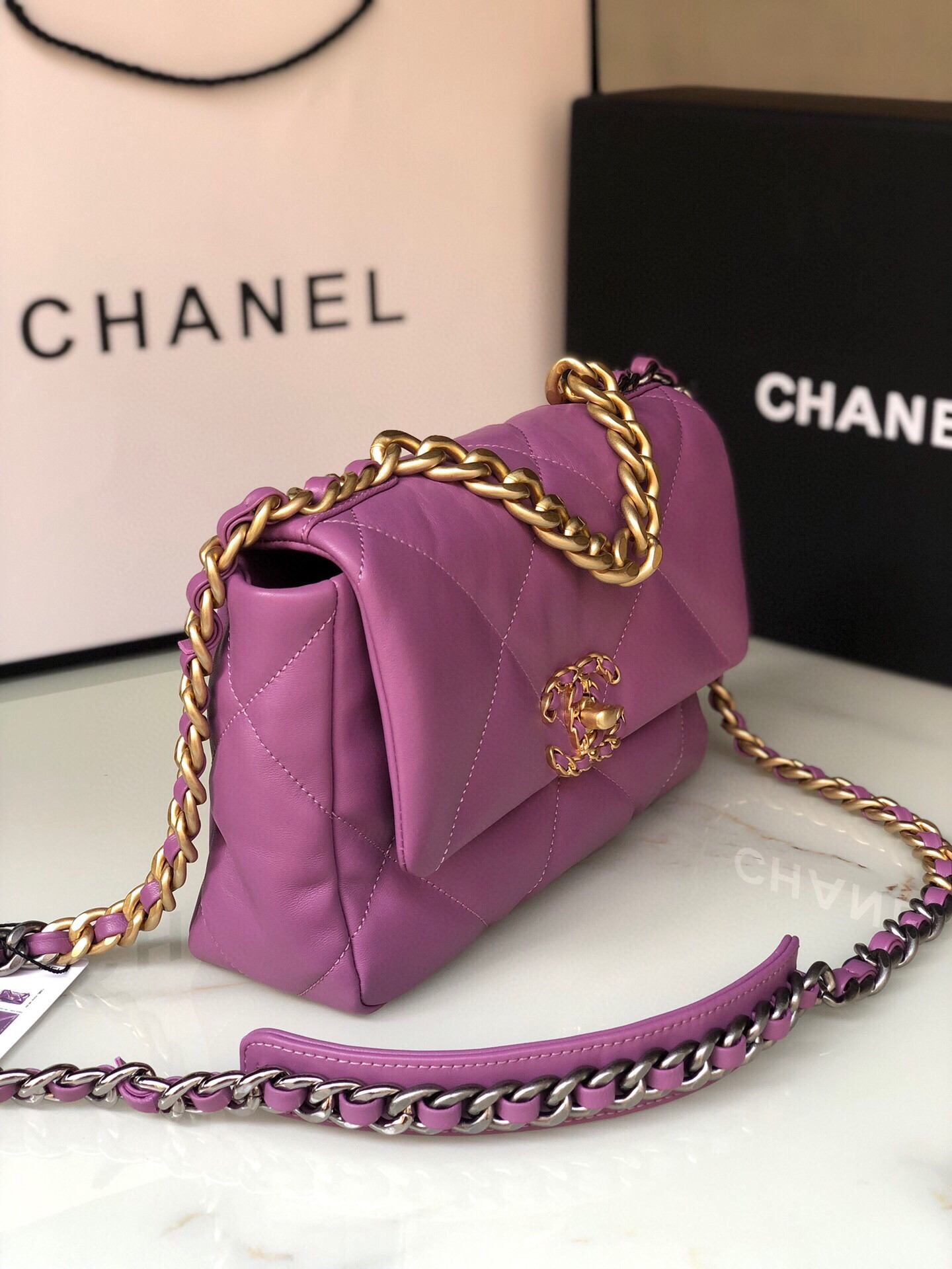 CHANEL 19 HANDBAG Shiny Leather, Gold-Tone, Silver-Tone Ruthenium-Finish Metal Purple 6.2 * 10.1 * 3.5 in - Image 3