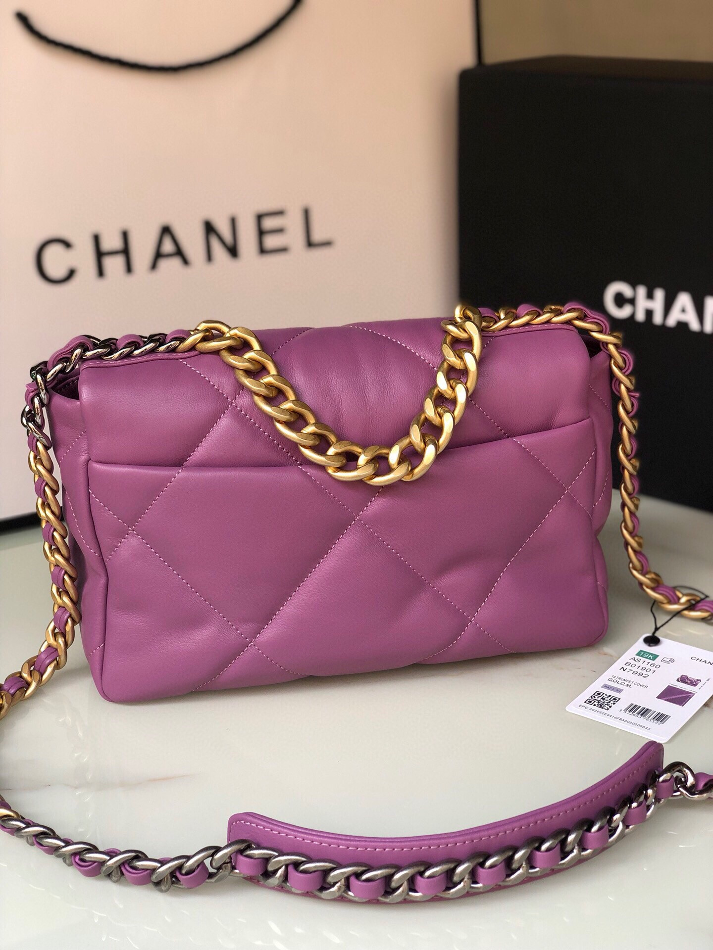 CHANEL 19 HANDBAG Shiny Leather, Gold-Tone, Silver-Tone Ruthenium-Finish Metal Purple 6.2 * 10.1 * 3.5 in - Image 4