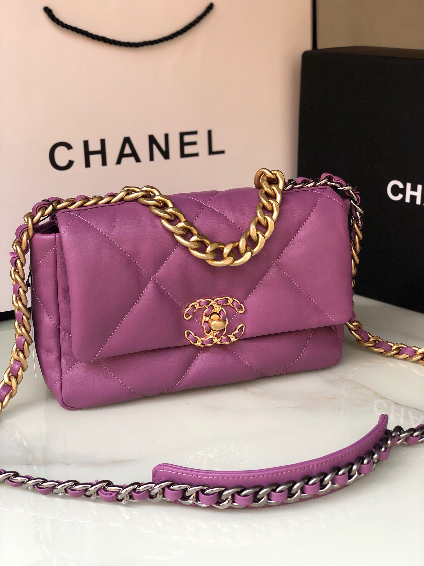 CHANEL 19 HANDBAG Shiny Leather, Gold-Tone, Silver-Tone Ruthenium-Finish Metal Purple 6.2 * 10.1 * 3.5 in - Image 5