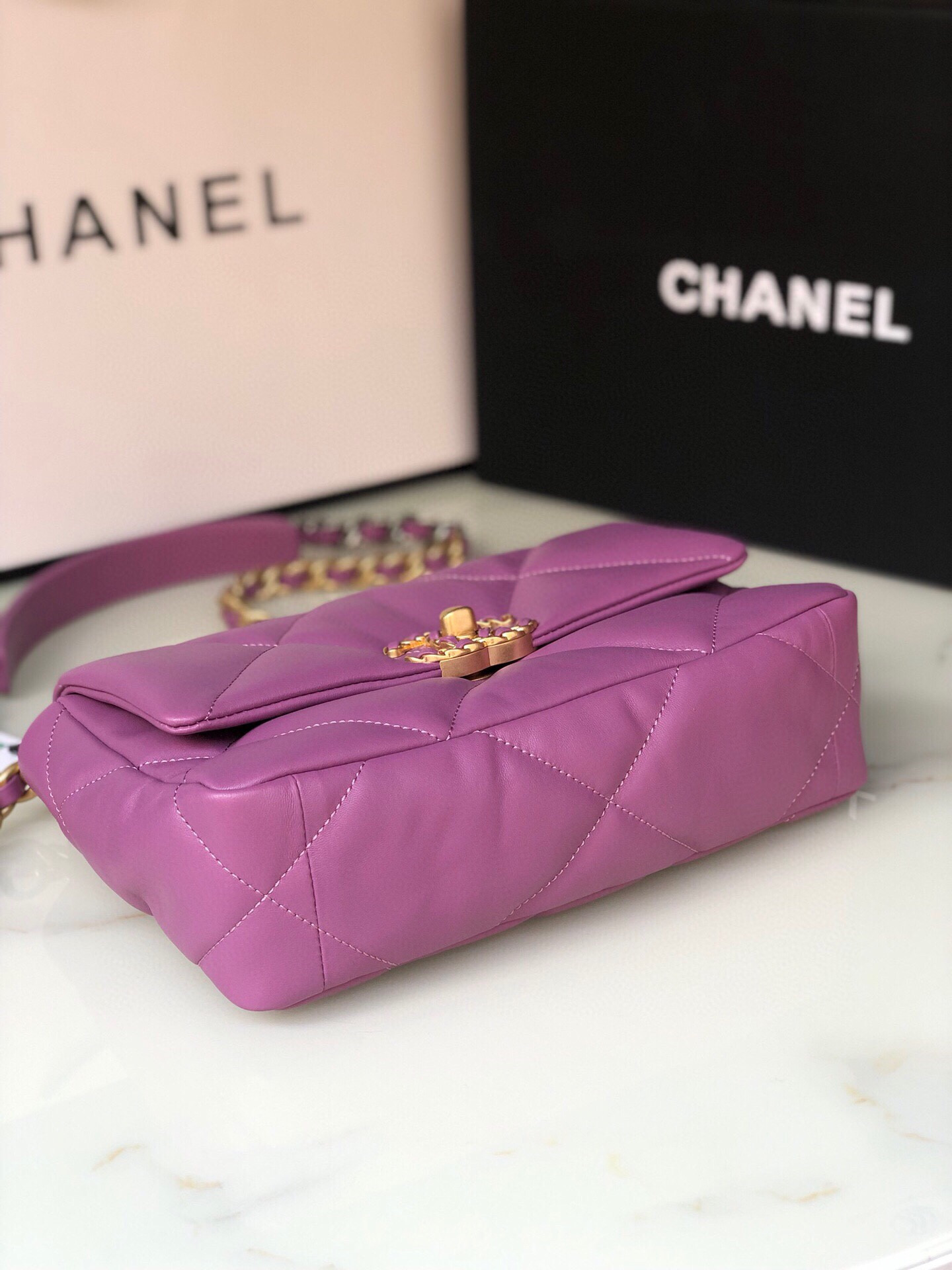 CHANEL 19 HANDBAG Shiny Leather, Gold-Tone, Silver-Tone Ruthenium-Finish Metal Purple 6.2 * 10.1 * 3.5 in - Image 7