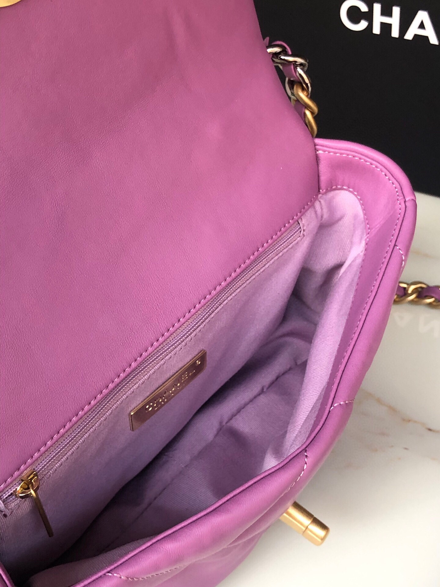 CHANEL 19 HANDBAG Shiny Leather, Gold-Tone, Silver-Tone Ruthenium-Finish Metal Purple 6.2 * 10.1 * 3.5 in - Image 9