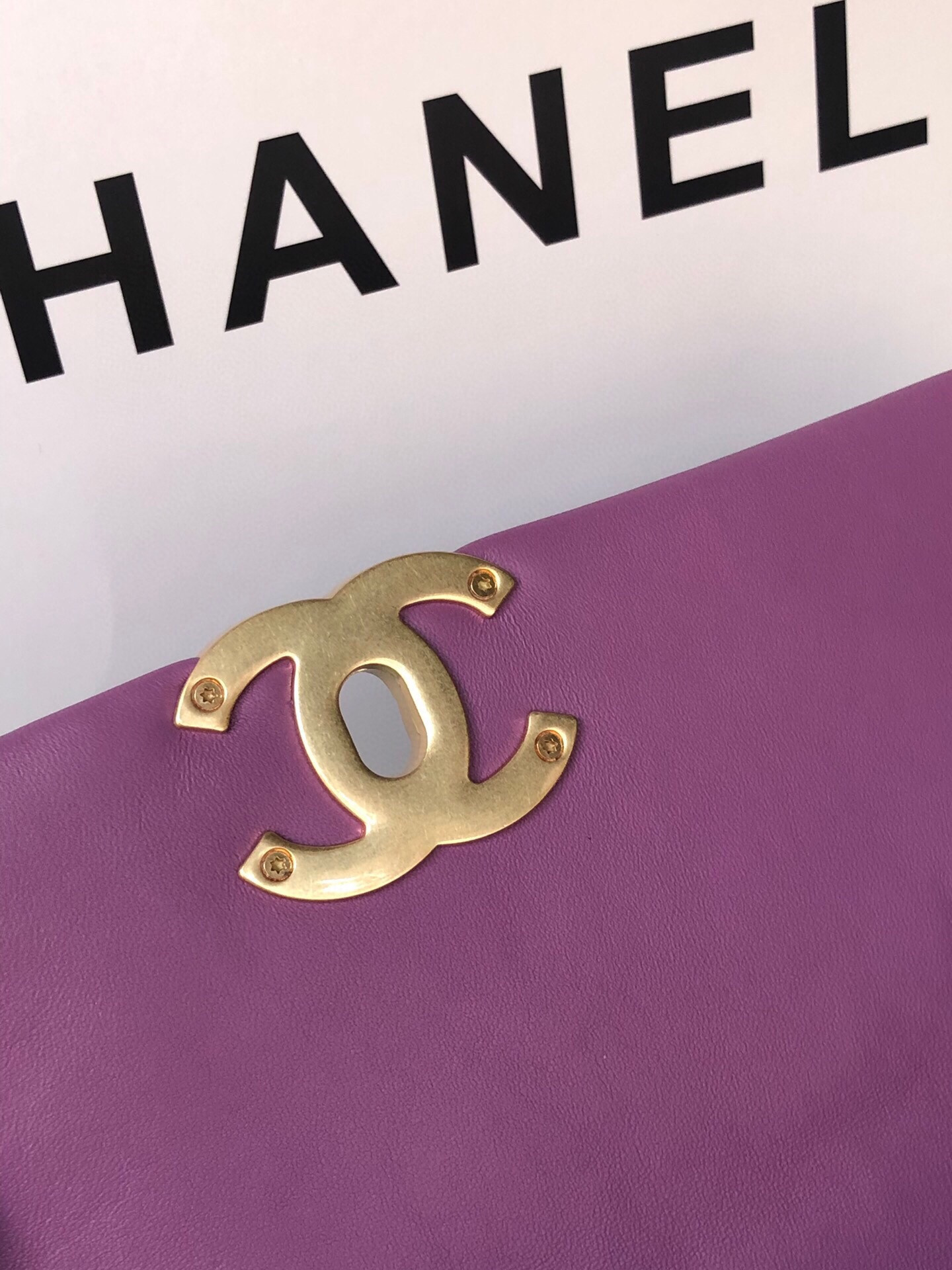 CHANEL 19 HANDBAG Shiny Leather, Gold-Tone, Silver-Tone Ruthenium-Finish Metal Purple 6.2 * 10.1 * 3.5 in - Image 10