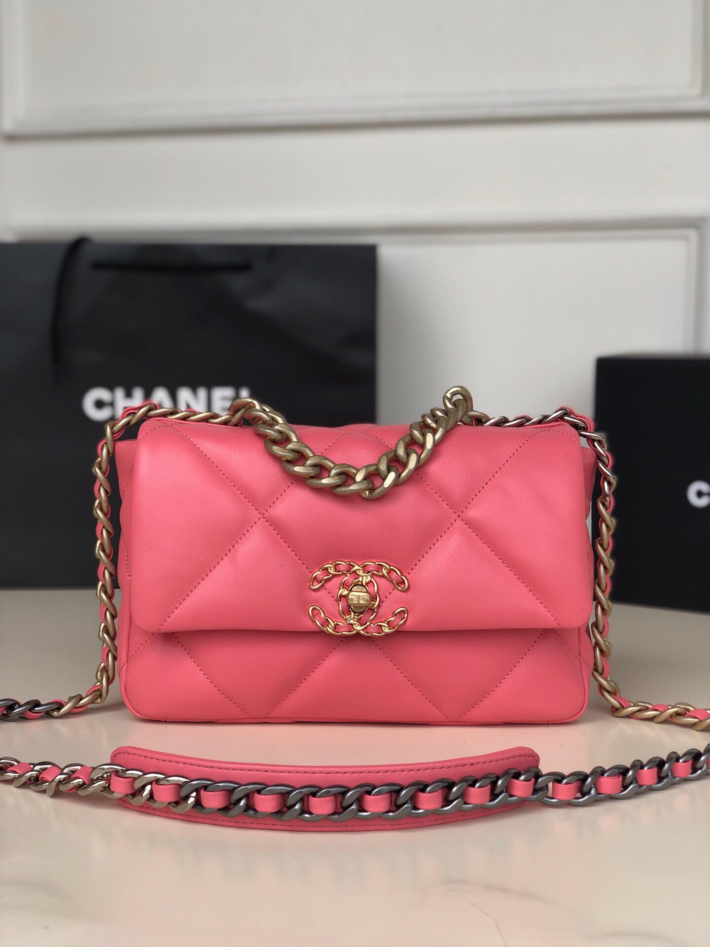 CHANEL 19 HANDBAG Shiny Leather, Gold-Tone, Silver-Tone Ruthenium-Finish Metal Pink 6.2 * 10.1 * 3.5 in