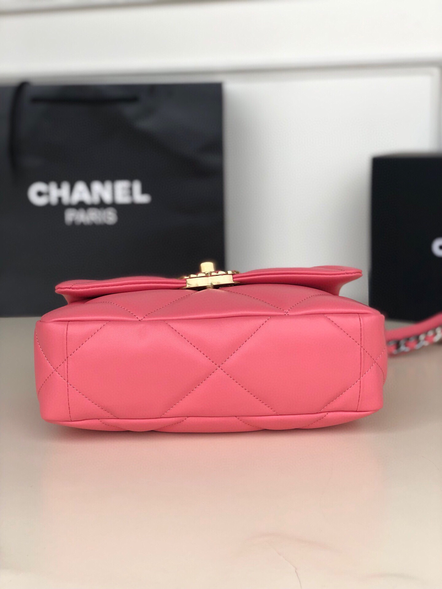 CHANEL 19 HANDBAG Shiny Leather, Gold-Tone, Silver-Tone Ruthenium-Finish Metal Pink 6.2 * 10.1 * 3.5 in - Image 7