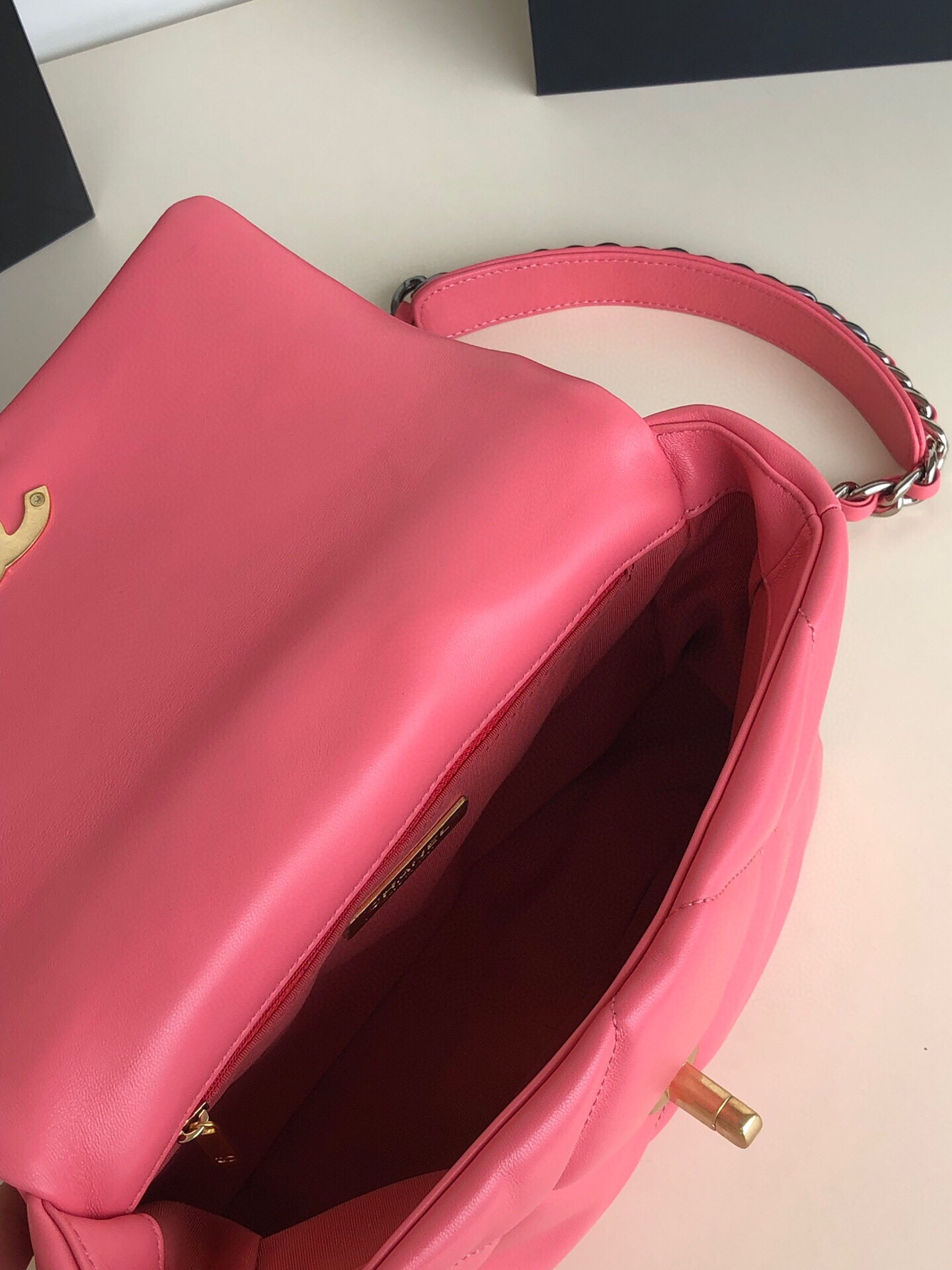 CHANEL 19 HANDBAG Shiny Leather, Gold-Tone, Silver-Tone Ruthenium-Finish Metal Pink 6.2 * 10.1 * 3.5 in - Image 8