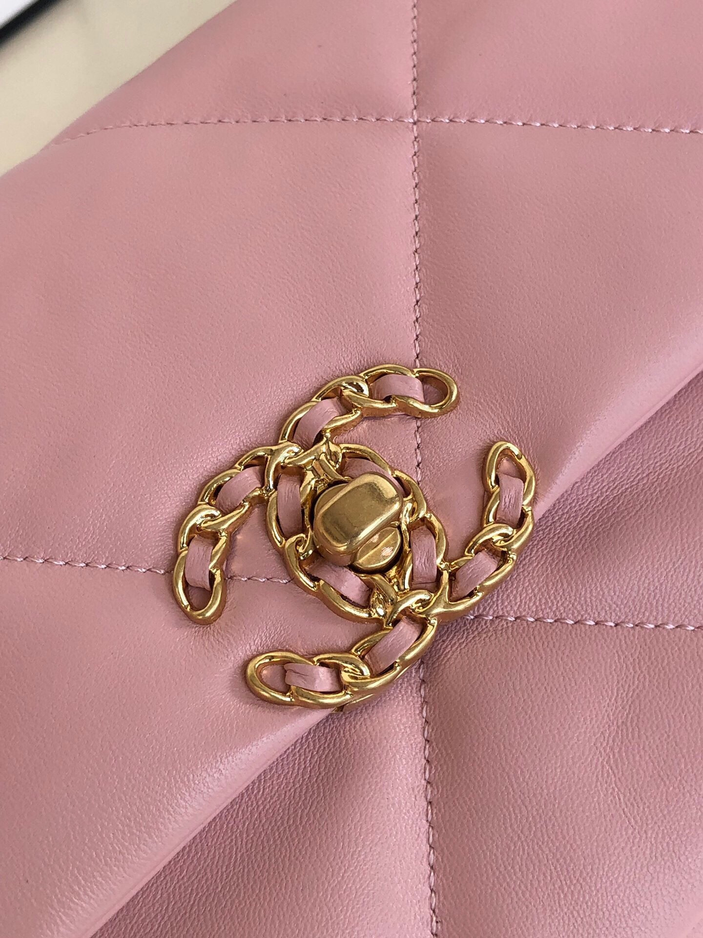 CHANEL 19 HANDBAG Shiny Leather, Gold-Tone, Silver-Tone Ruthenium-Finish Metal Light Pink 6.2 * 10.1 * 3.5 in - Image 6