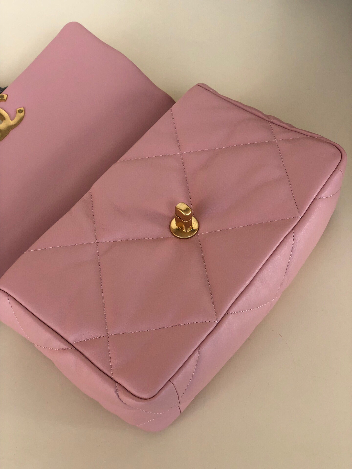 CHANEL 19 HANDBAG Shiny Leather, Gold-Tone, Silver-Tone Ruthenium-Finish Metal Light Pink 6.2 * 10.1 * 3.5 in - Image 7