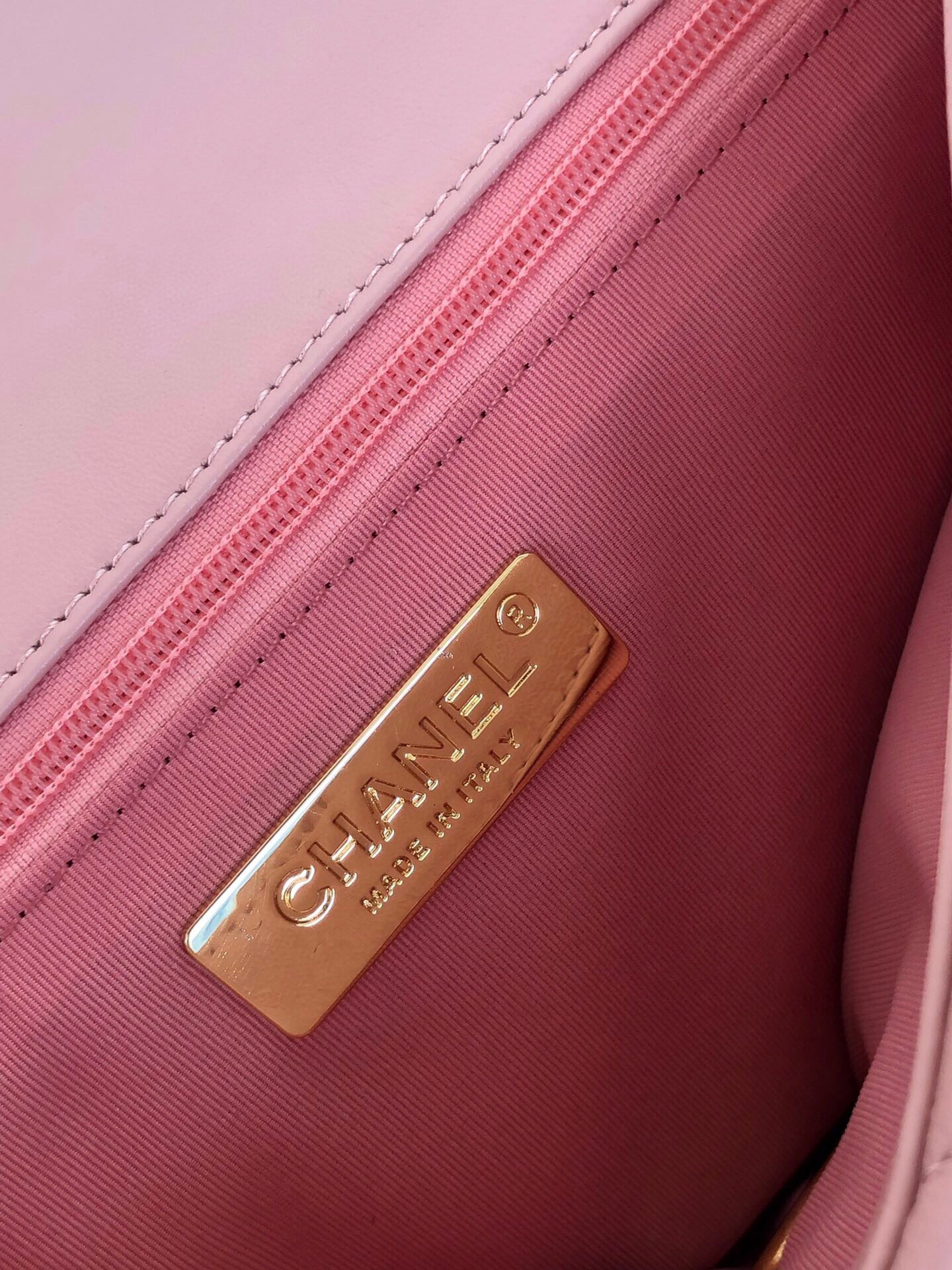 CHANEL 19 HANDBAG Shiny Leather, Gold-Tone, Silver-Tone Ruthenium-Finish Metal Light Pink 6.2 * 10.1 * 3.5 in - Image 9