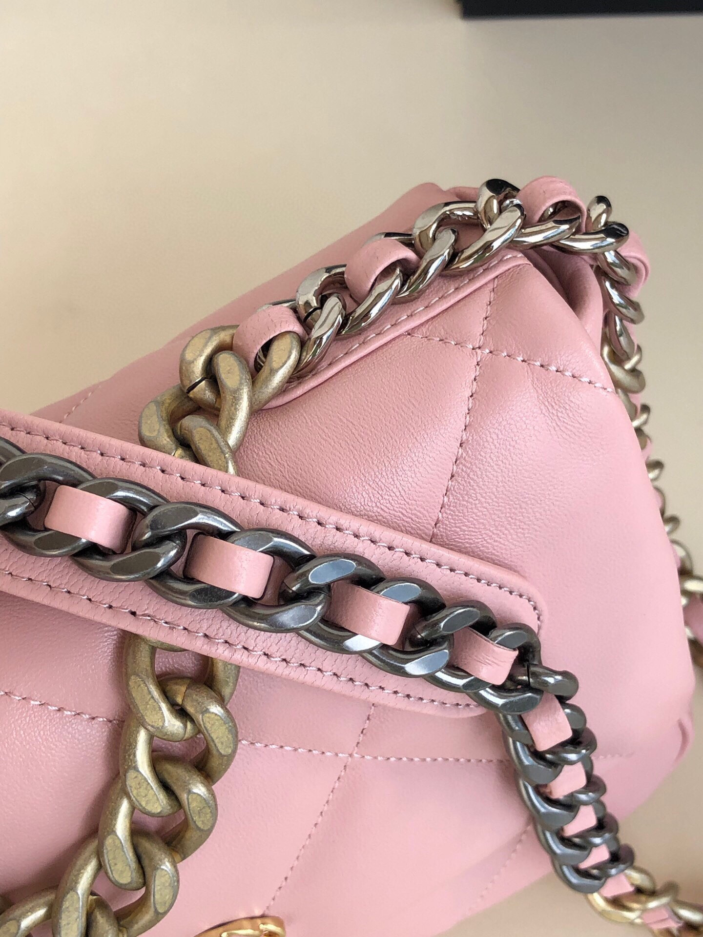 CHANEL 19 HANDBAG Shiny Leather, Gold-Tone, Silver-Tone Ruthenium-Finish Metal Light Pink 6.2 * 10.1 * 3.5 in - Image 10