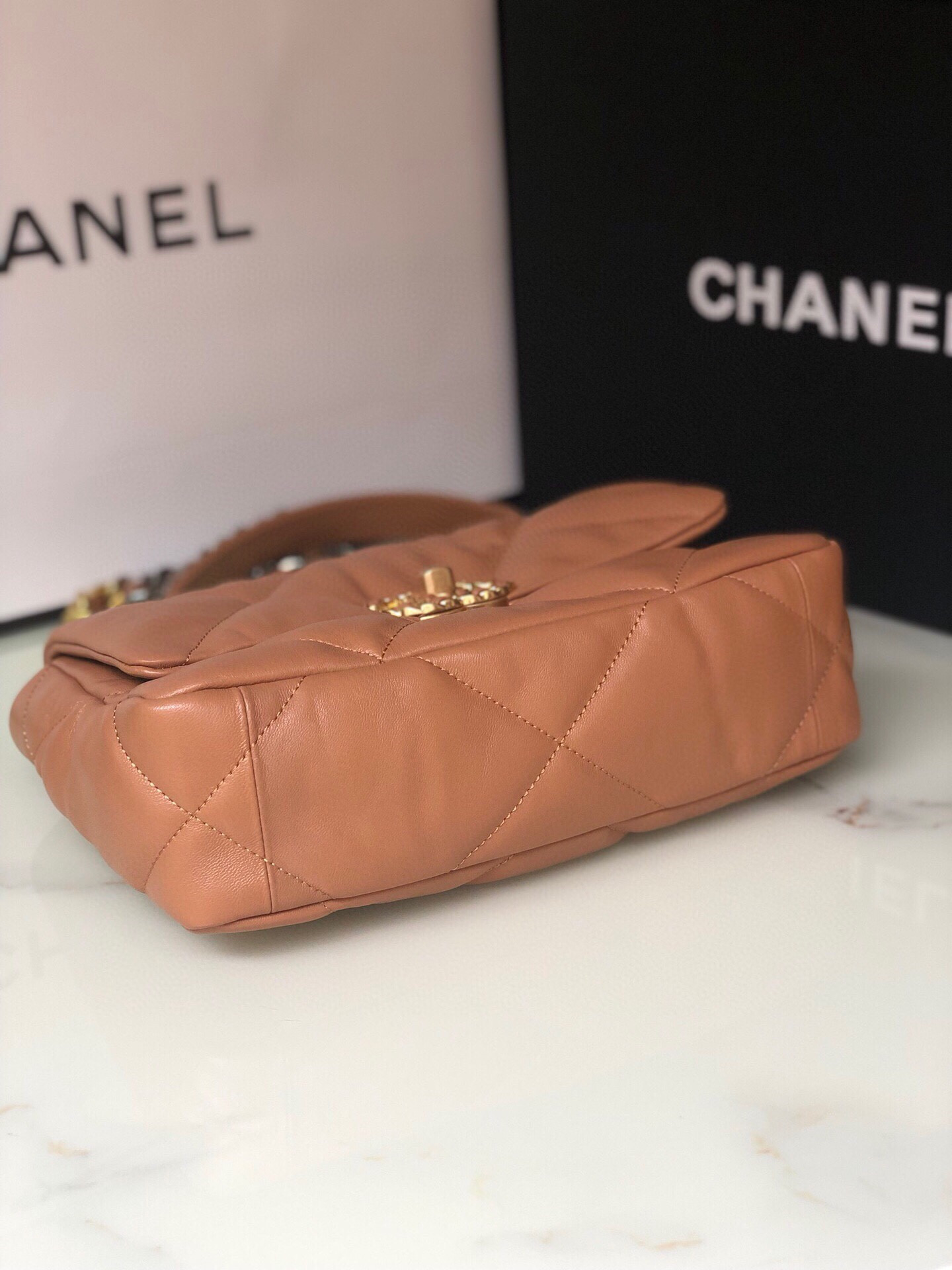 CHANEL 19 HANDBAG Shiny Leather, Gold-Tone, Silver-Tone Ruthenium-Finish Metal Caramel 6.2 * 10.1 * 3.5 in - Image 5