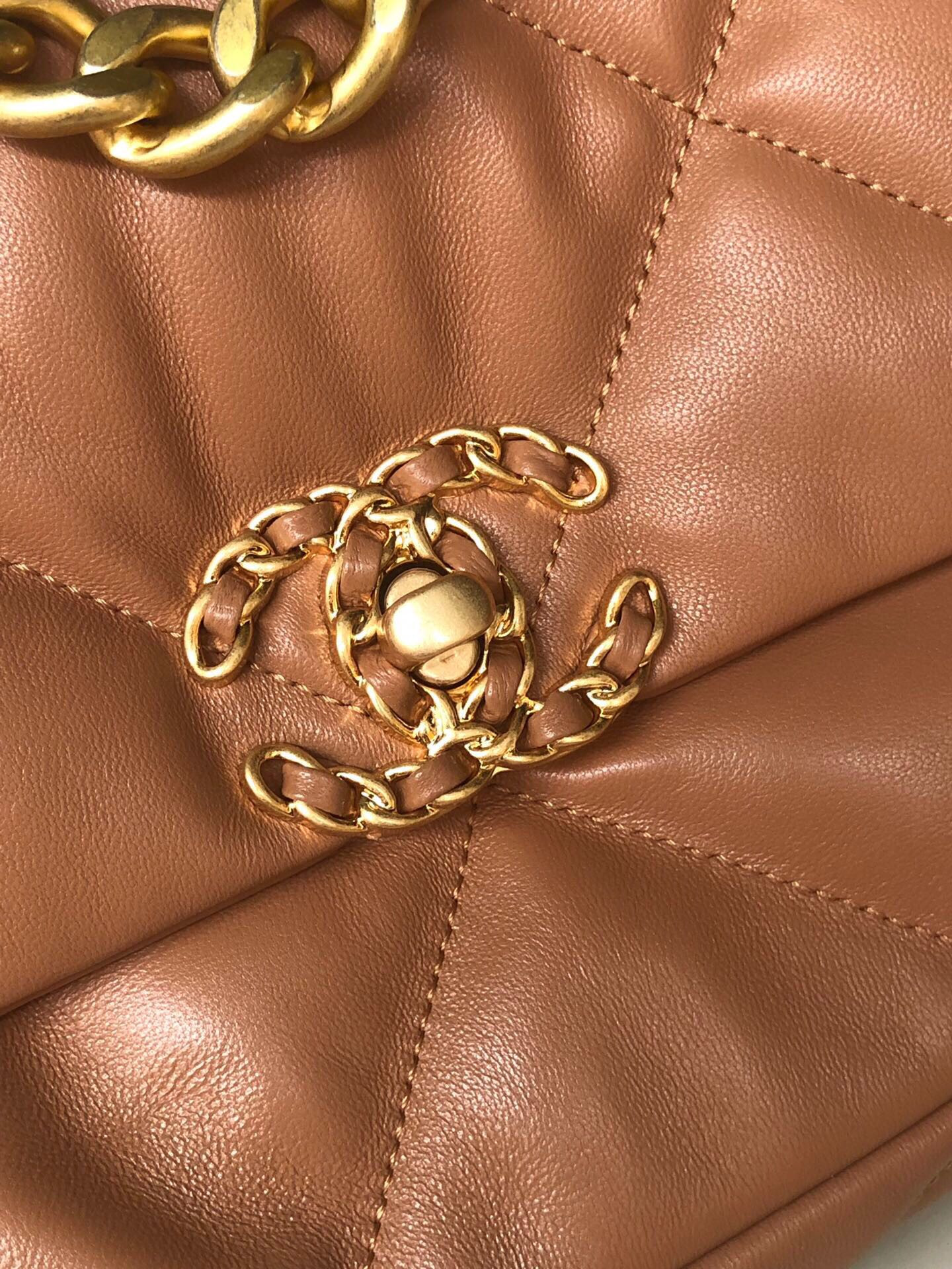 CHANEL 19 HANDBAG Shiny Leather, Gold-Tone, Silver-Tone Ruthenium-Finish Metal Caramel 6.2 * 10.1 * 3.5 in - Image 6
