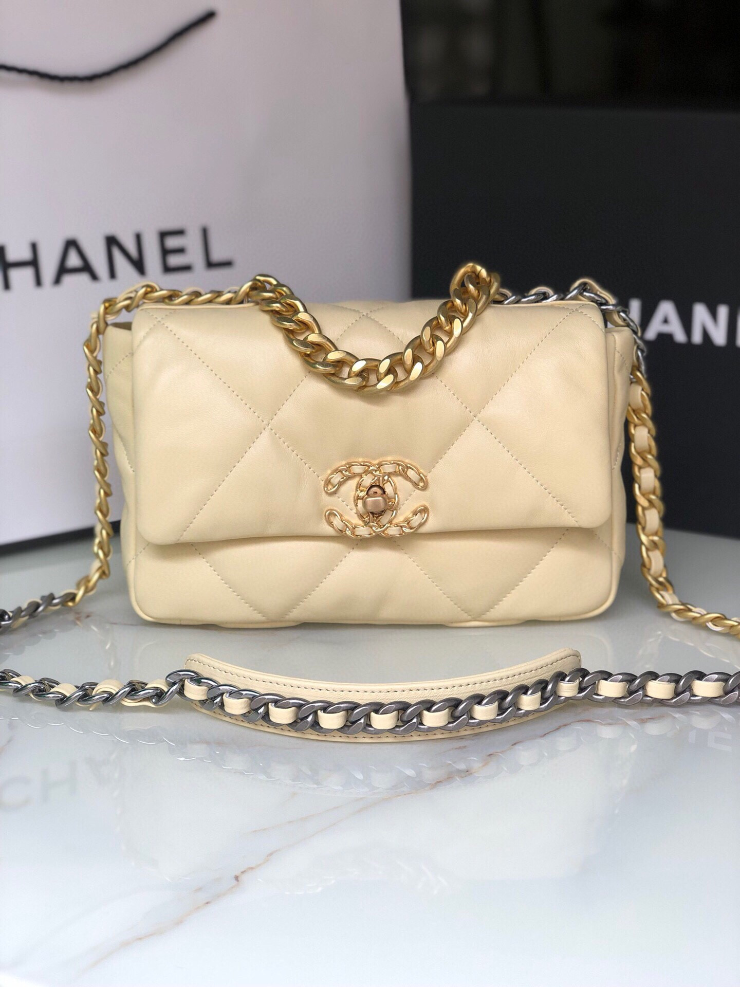 CHANEL 19 HANDBAG Shiny Leather, Gold-Tone, Silver-Tone Ruthenium-Finish Metal Dark Yellow 6.2 * 10.1 * 3.5 in - Image 2