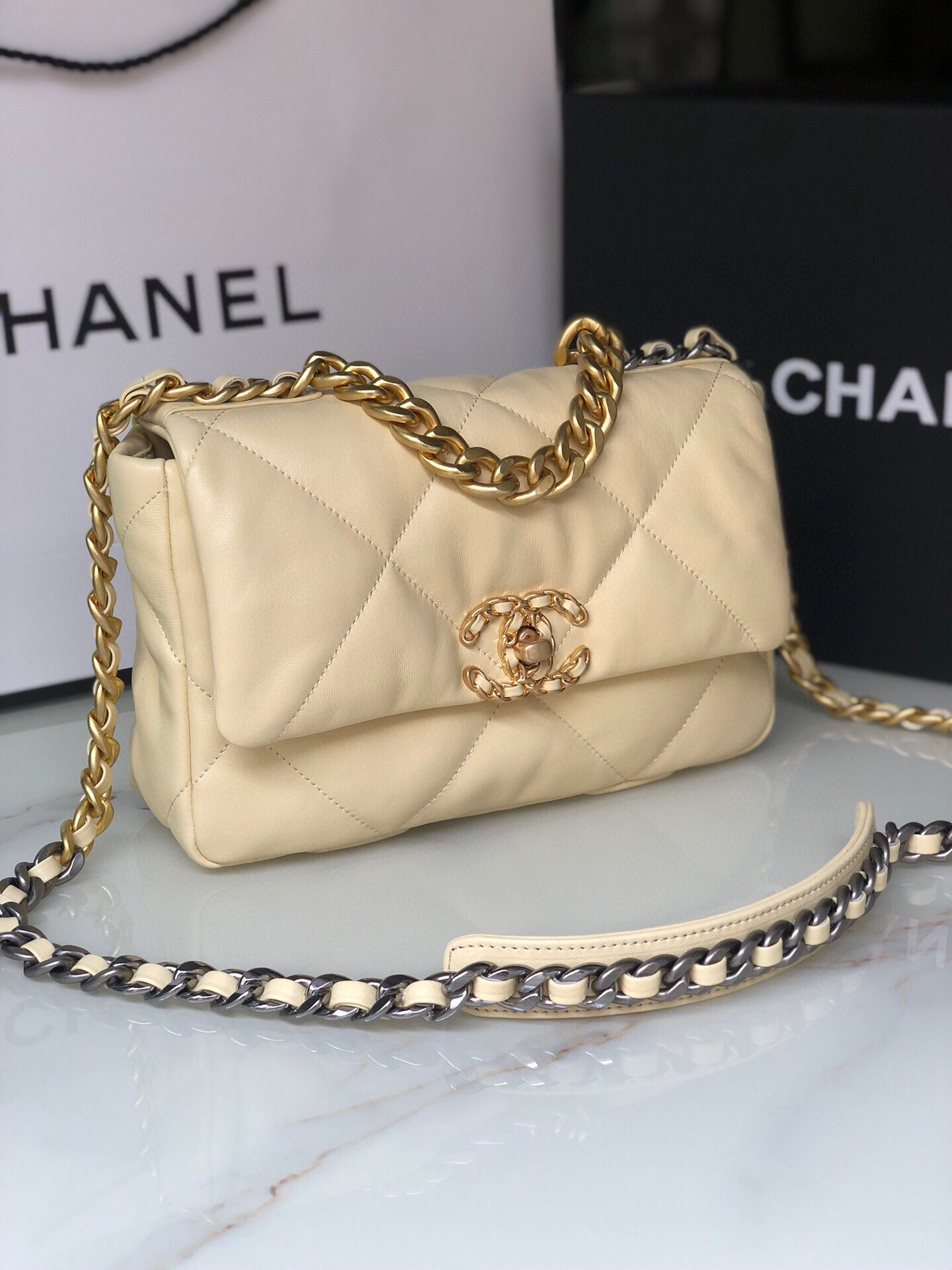 CHANEL 19 HANDBAG Shiny Leather, Gold-Tone, Silver-Tone Ruthenium-Finish Metal Dark Yellow 6.2 * 10.1 * 3.5 in - Image 3
