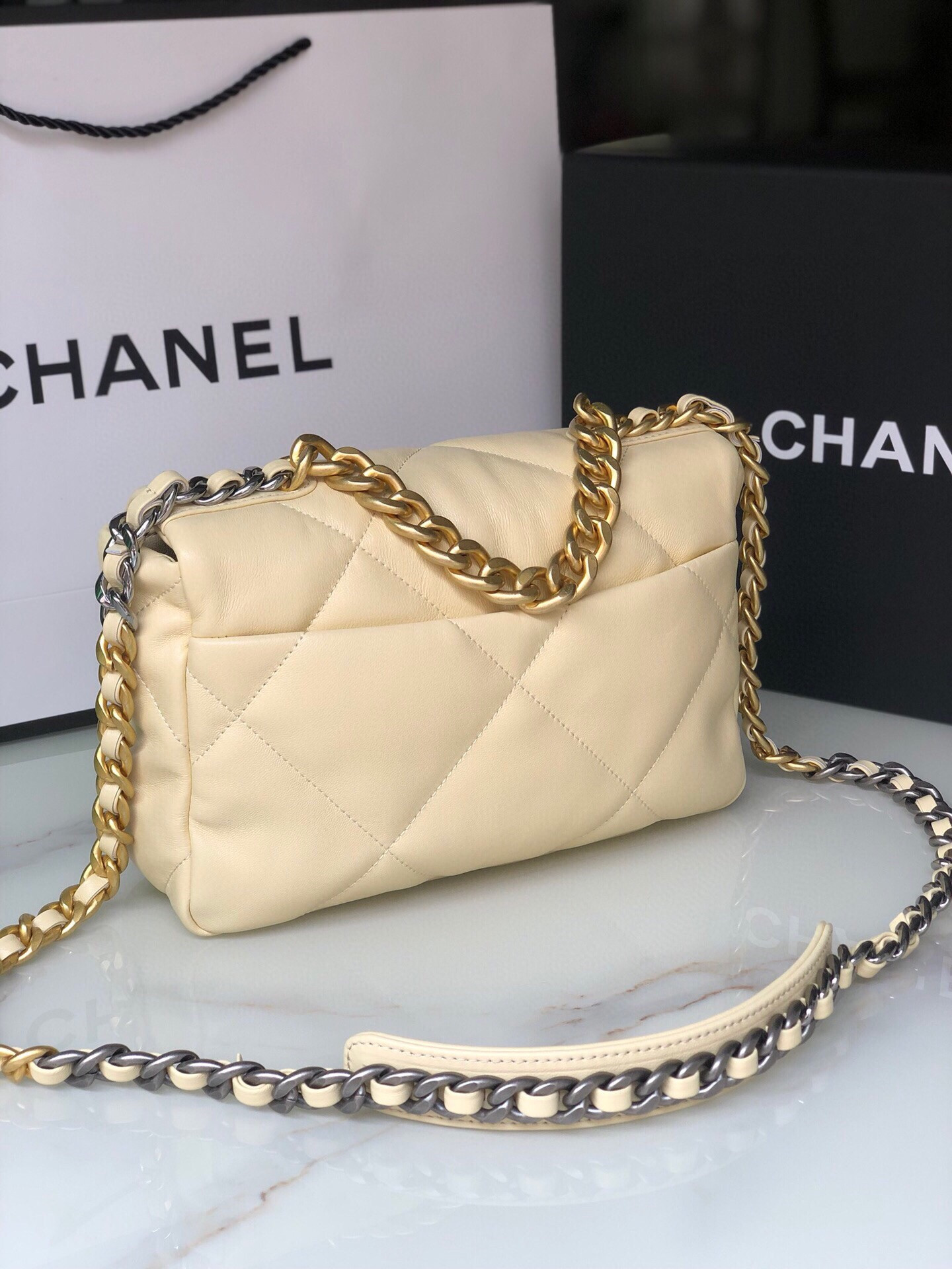 CHANEL 19 HANDBAG Shiny Leather, Gold-Tone, Silver-Tone Ruthenium-Finish Metal Dark Yellow 6.2 * 10.1 * 3.5 in - Image 4