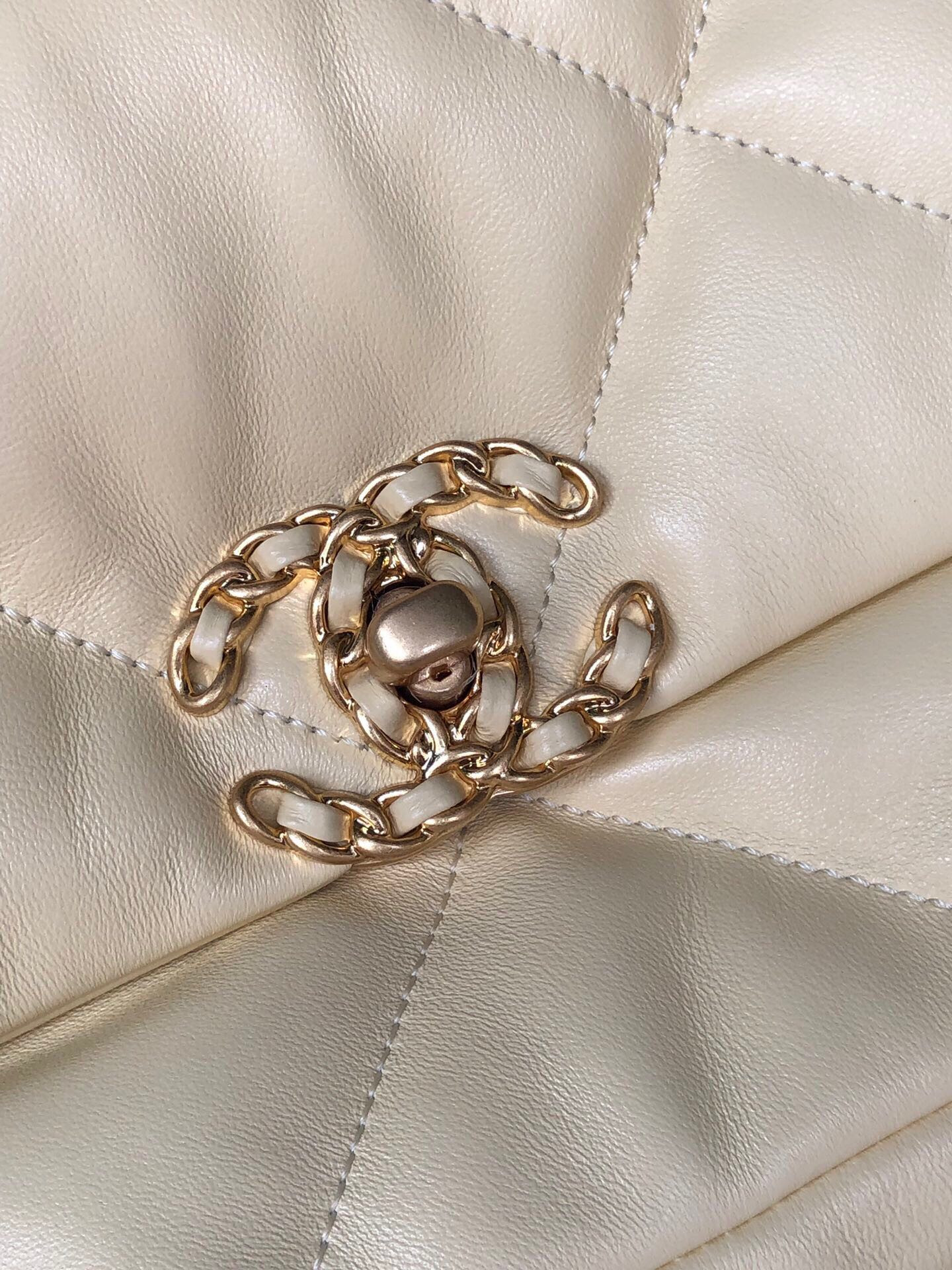 CHANEL 19 HANDBAG Shiny Leather, Gold-Tone, Silver-Tone Ruthenium-Finish Metal Dark Yellow 6.2 * 10.1 * 3.5 in - Image 6
