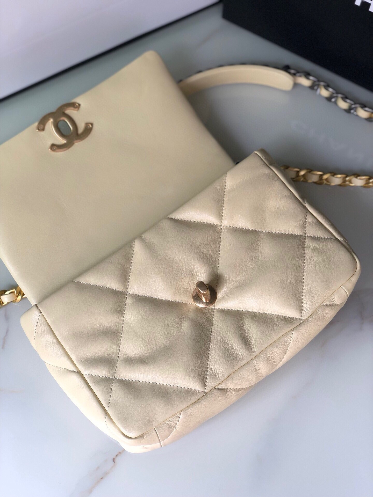 CHANEL 19 HANDBAG Shiny Leather, Gold-Tone, Silver-Tone Ruthenium-Finish Metal Dark Yellow 6.2 * 10.1 * 3.5 in - Image 8