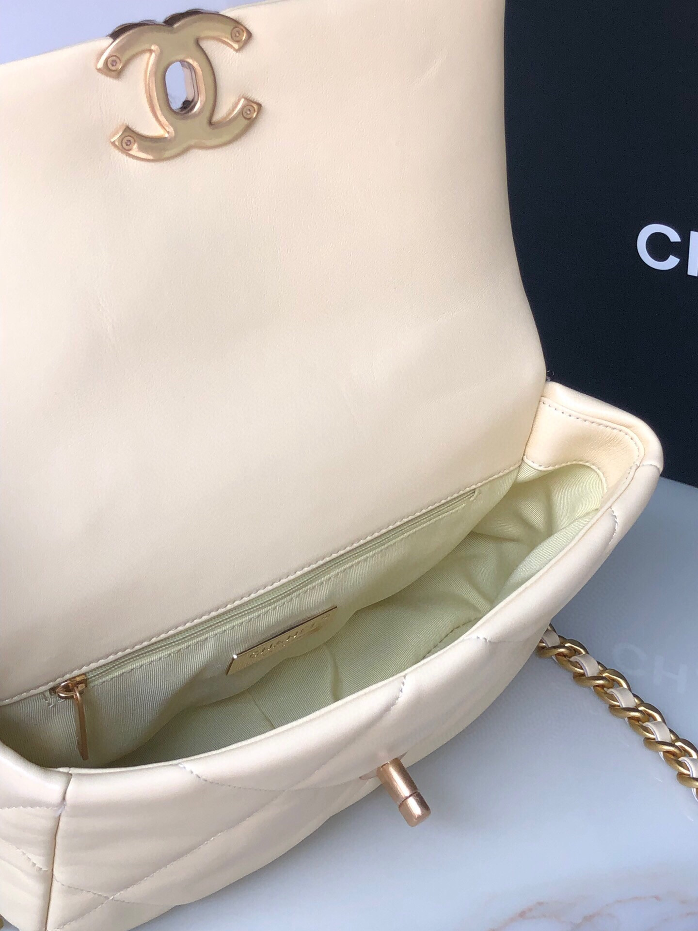 CHANEL 19 HANDBAG Shiny Leather, Gold-Tone, Silver-Tone Ruthenium-Finish Metal Dark Yellow 6.2 * 10.1 * 3.5 in - Image 9