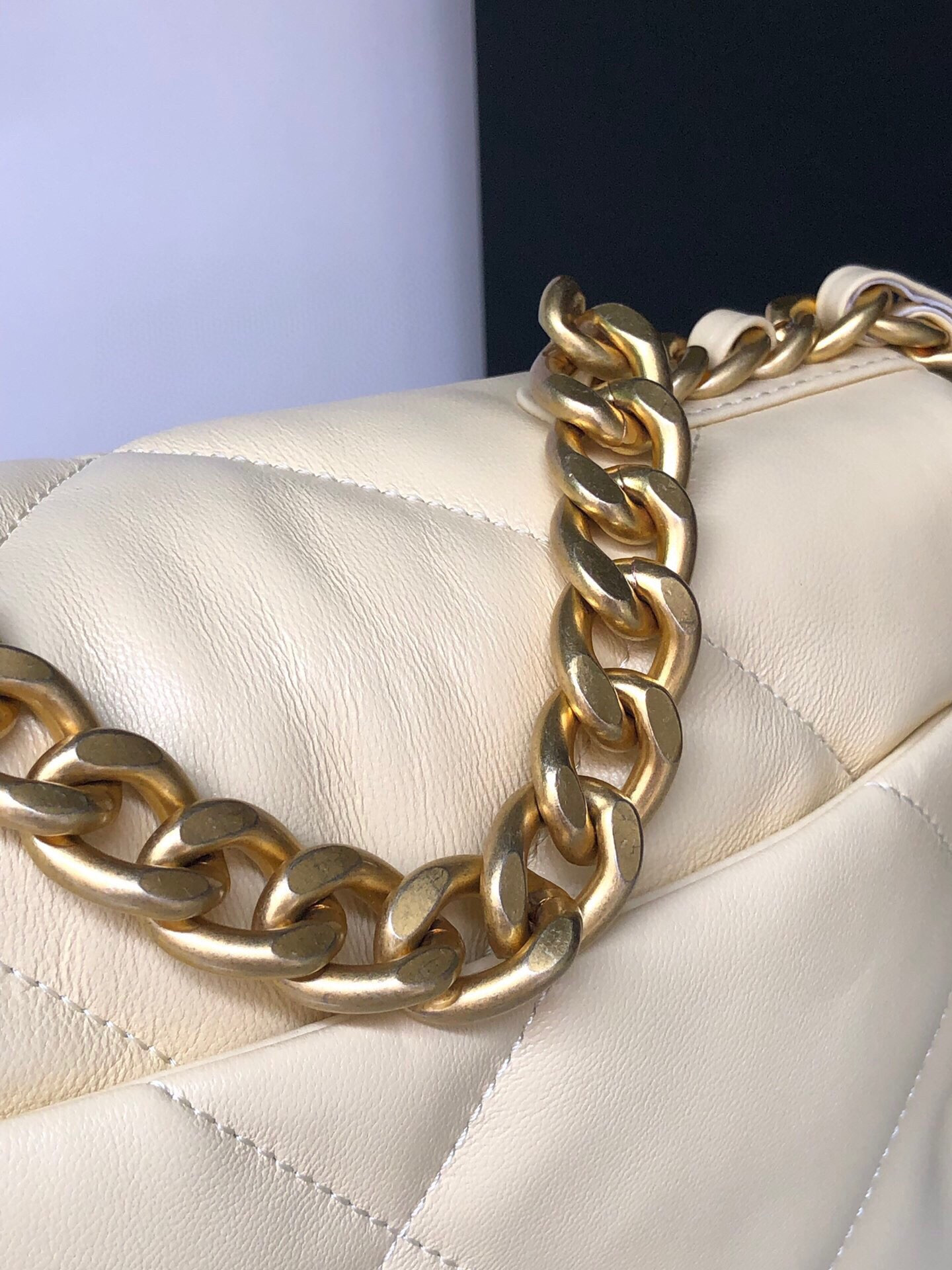 CHANEL 19 HANDBAG Shiny Leather, Gold-Tone, Silver-Tone Ruthenium-Finish Metal Dark Yellow 6.2 * 10.1 * 3.5 in - Image 10
