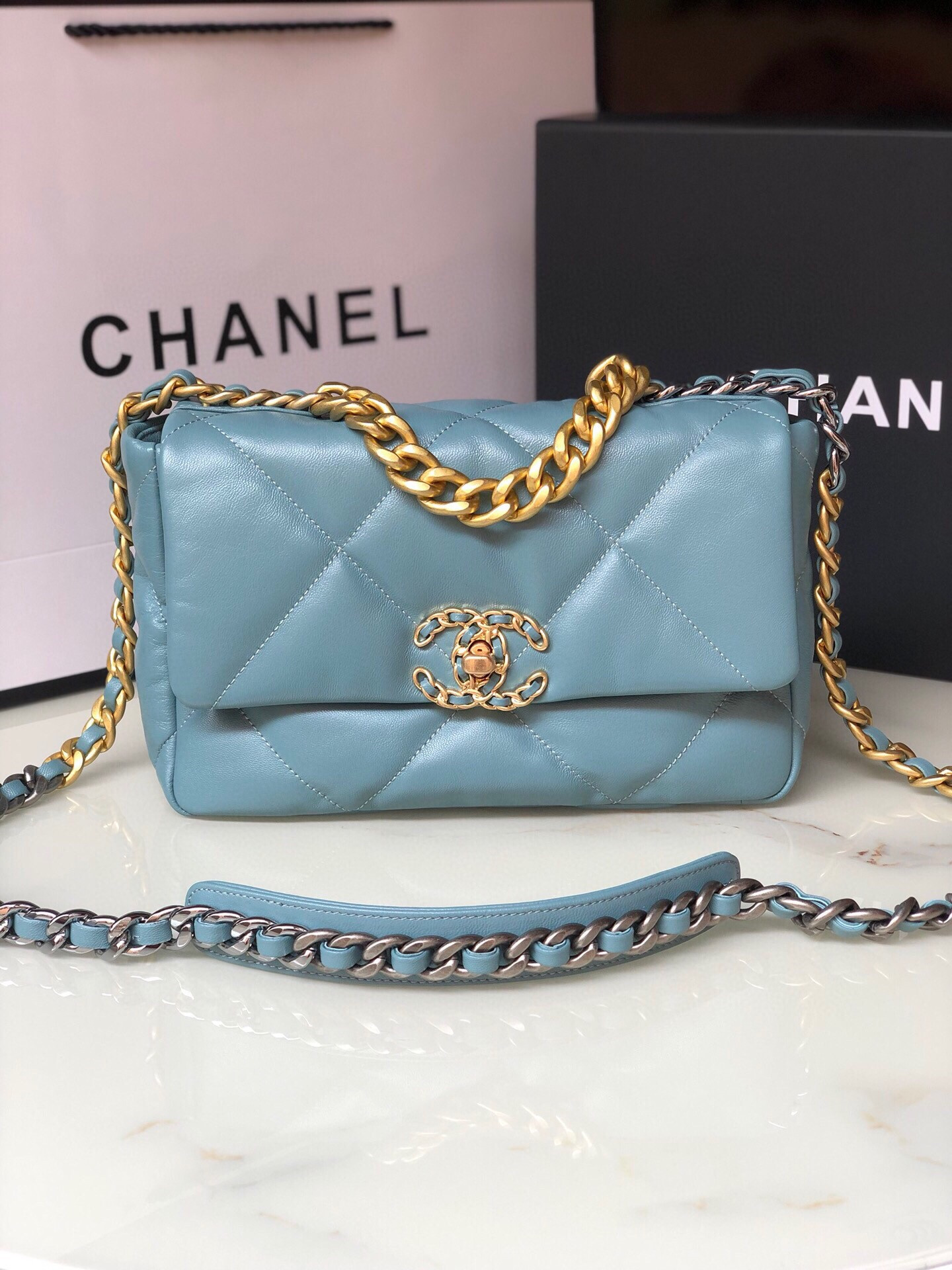 CHANEL 19 HANDBAG Shiny Leather, Gold-Tone, Silver-Tone Ruthenium-Finish Metal Blue 6.2 * 10.1 * 3.5 in