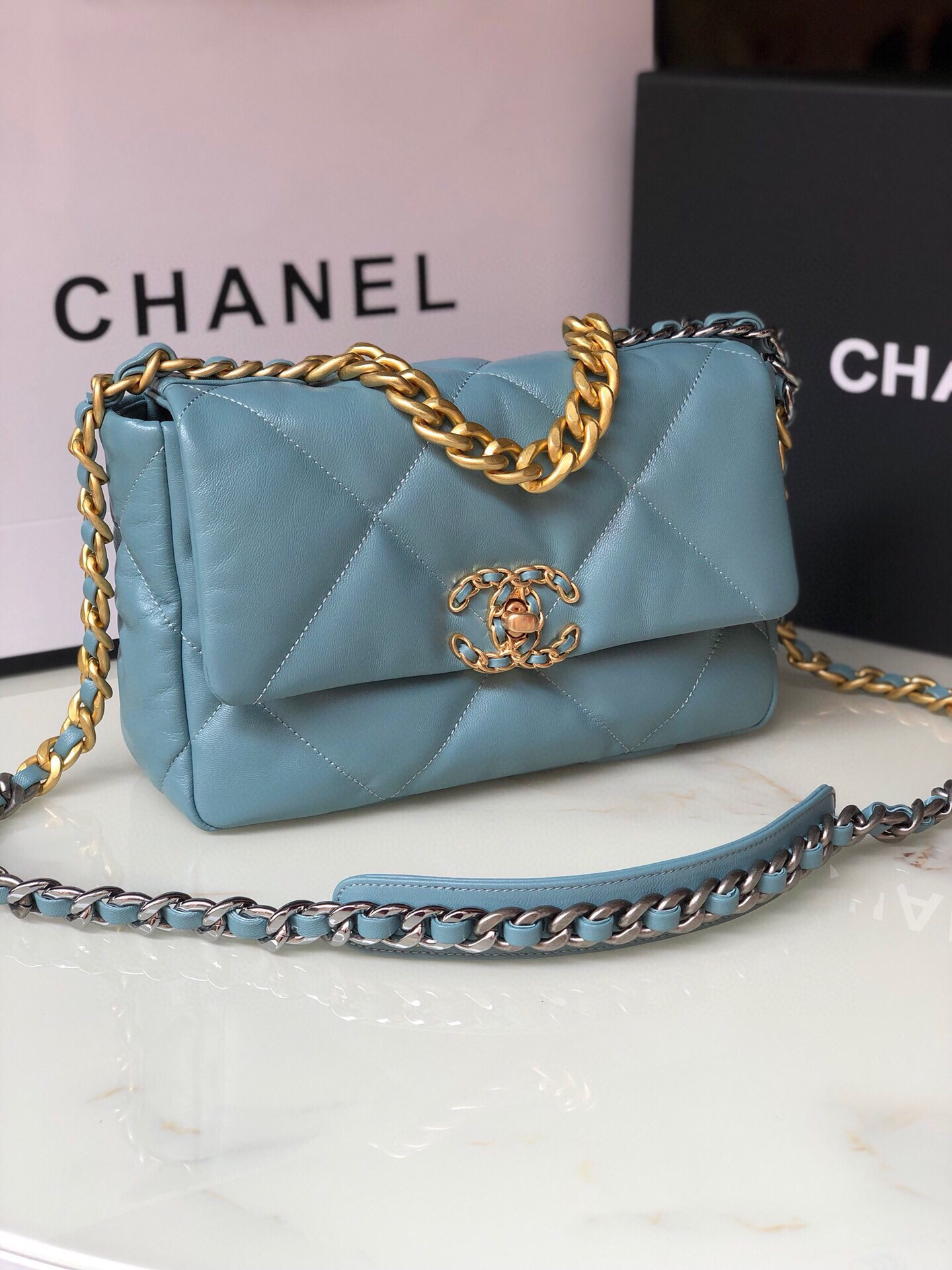 CHANEL 19 HANDBAG Shiny Leather, Gold-Tone, Silver-Tone Ruthenium-Finish Metal Blue 6.2 * 10.1 * 3.5 in - Image 3