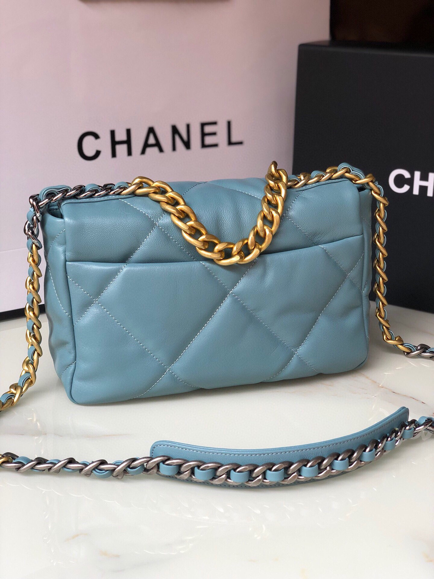 CHANEL 19 HANDBAG Shiny Leather, Gold-Tone, Silver-Tone Ruthenium-Finish Metal Blue 6.2 * 10.1 * 3.5 in - Image 4