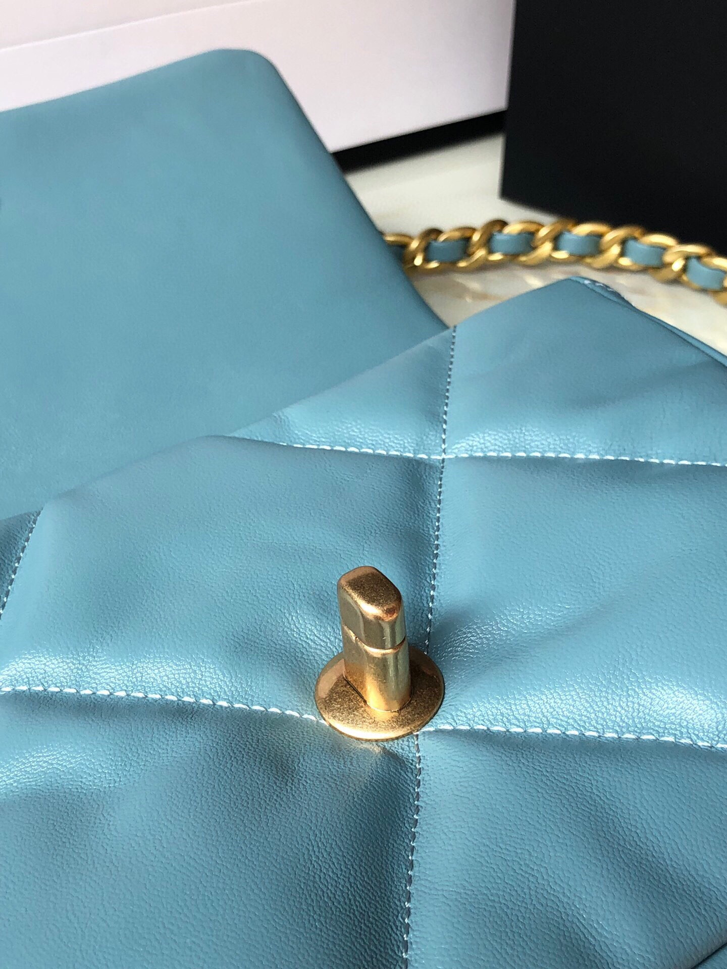CHANEL 19 HANDBAG Shiny Leather, Gold-Tone, Silver-Tone Ruthenium-Finish Metal Blue 6.2 * 10.1 * 3.5 in - Image 7