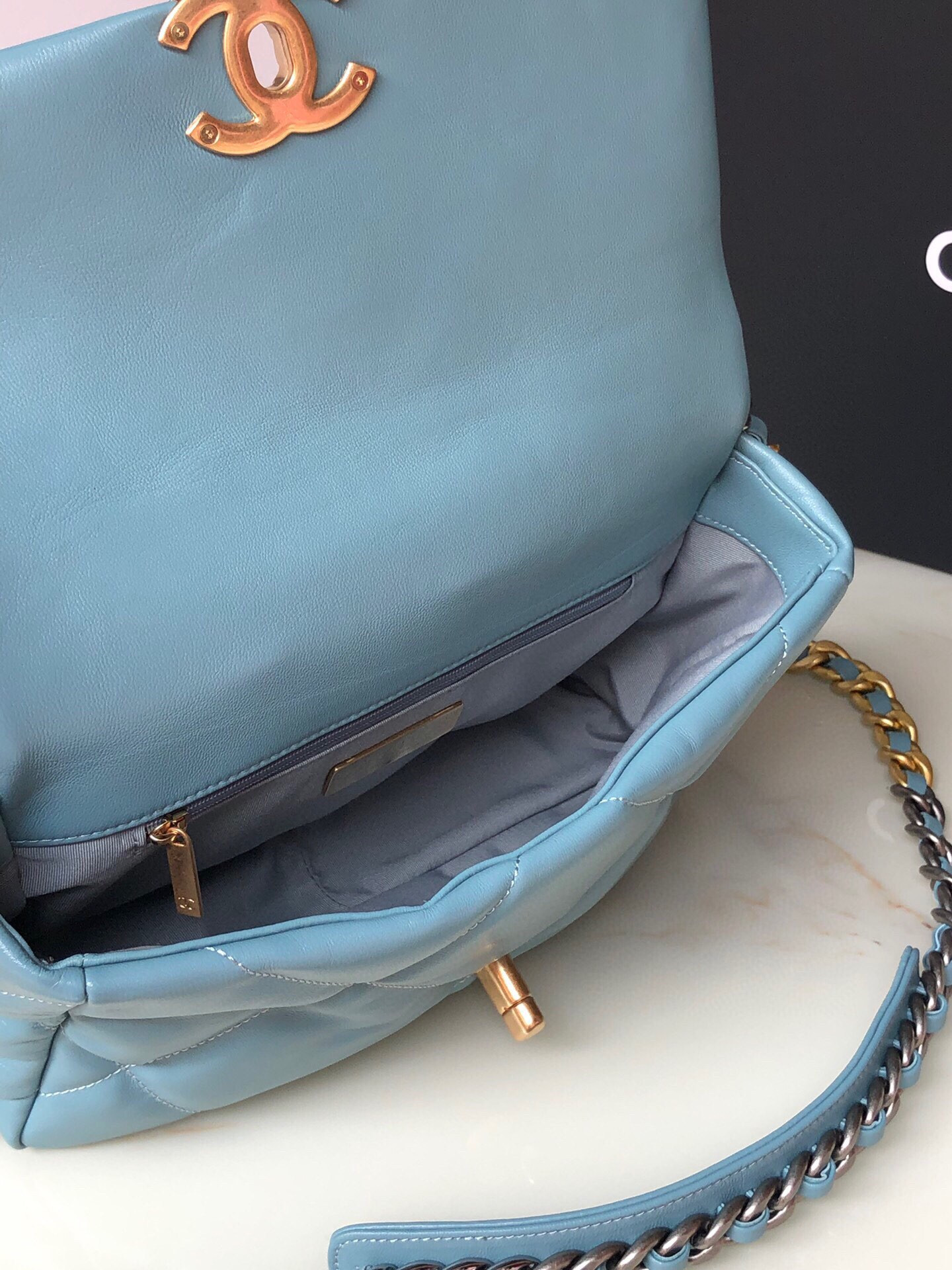 CHANEL 19 HANDBAG Shiny Leather, Gold-Tone, Silver-Tone Ruthenium-Finish Metal Blue 6.2 * 10.1 * 3.5 in - Image 9
