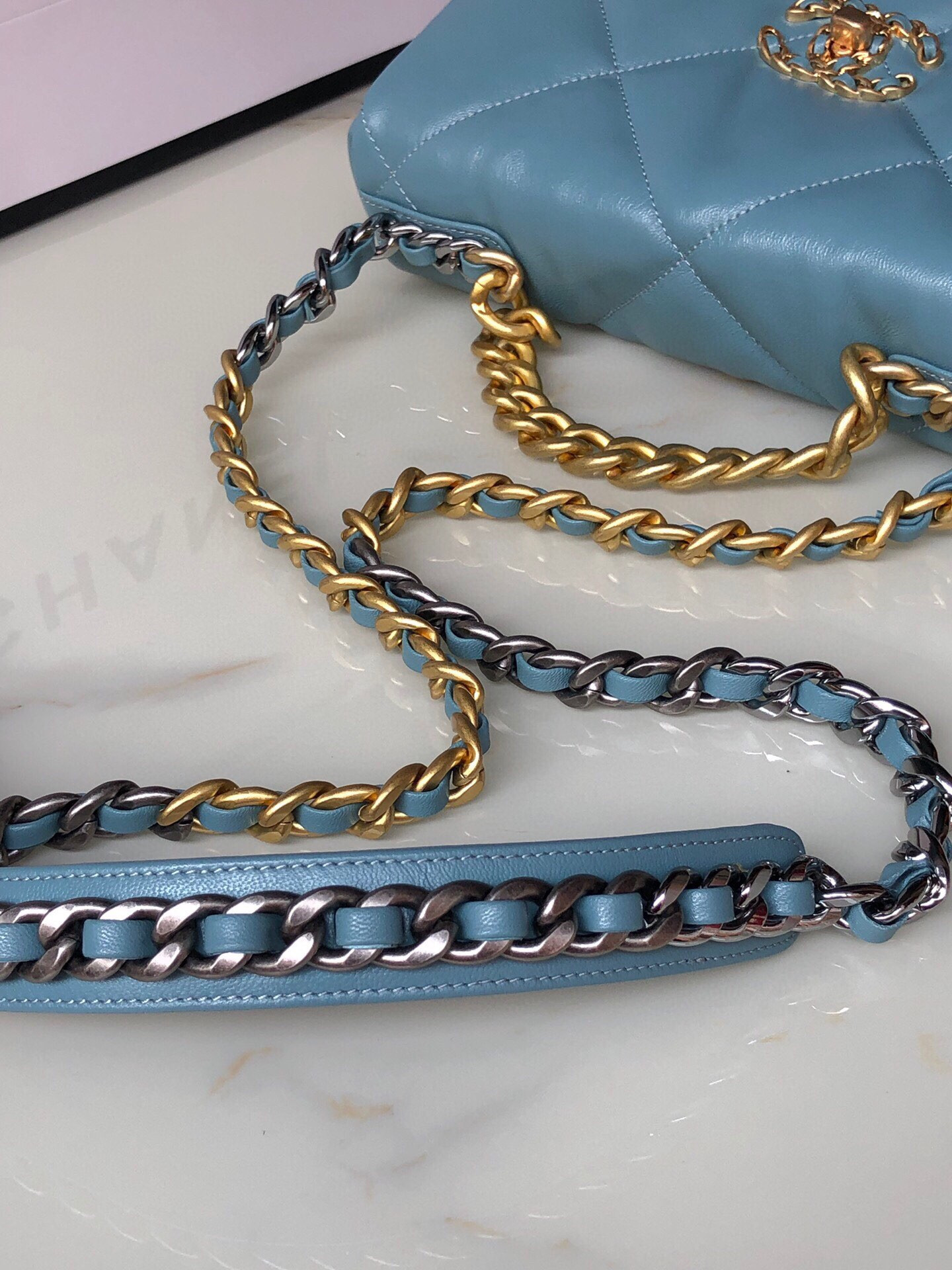 CHANEL 19 HANDBAG Shiny Leather, Gold-Tone, Silver-Tone Ruthenium-Finish Metal Blue 6.2 * 10.1 * 3.5 in - Image 10