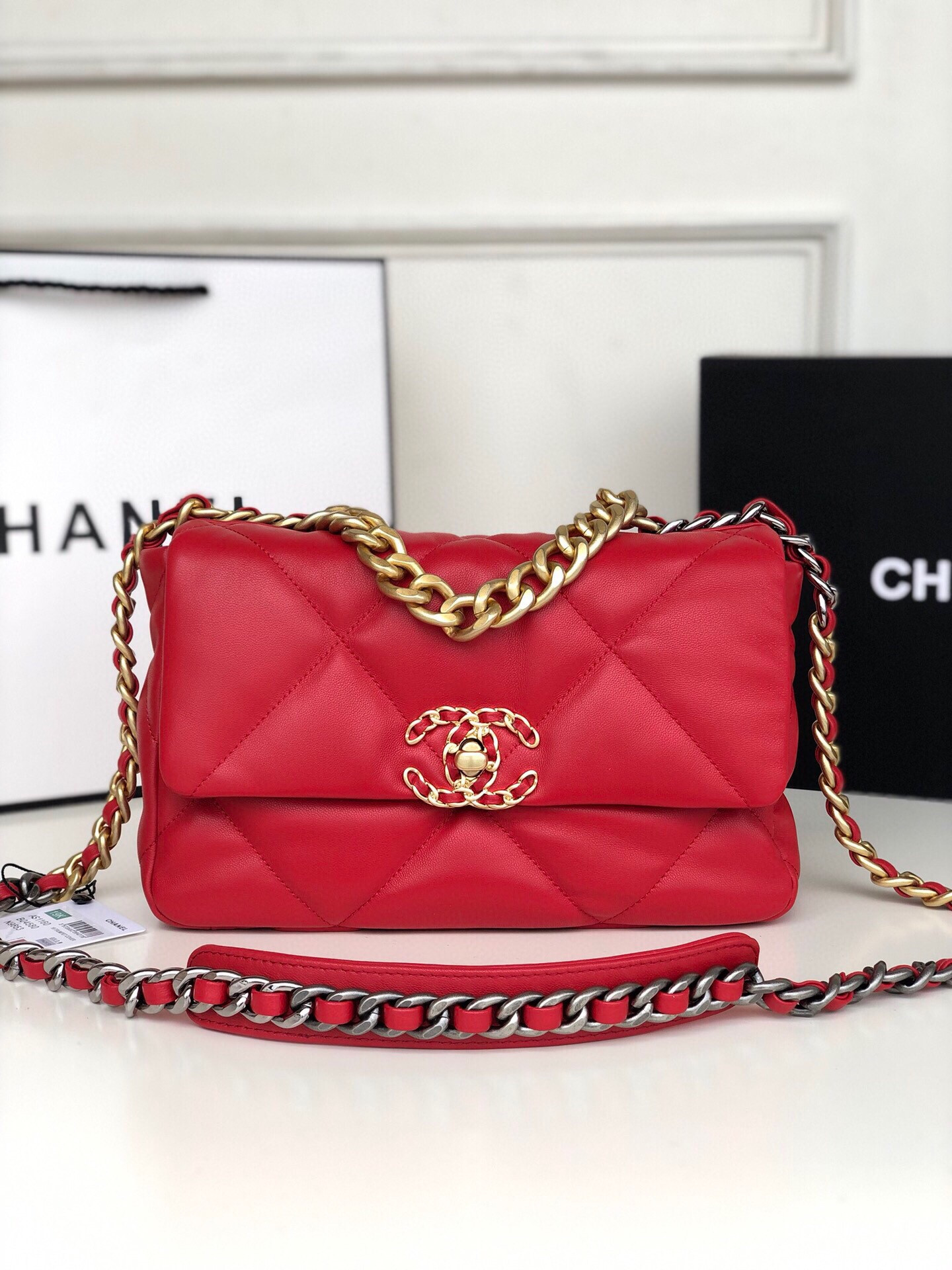 CHANEL 19 HANDBAG Shiny Leather, Gold-Tone, Silver-Tone Ruthenium-Finish Metal Red 6.2 * 10.1 * 3.5 in
