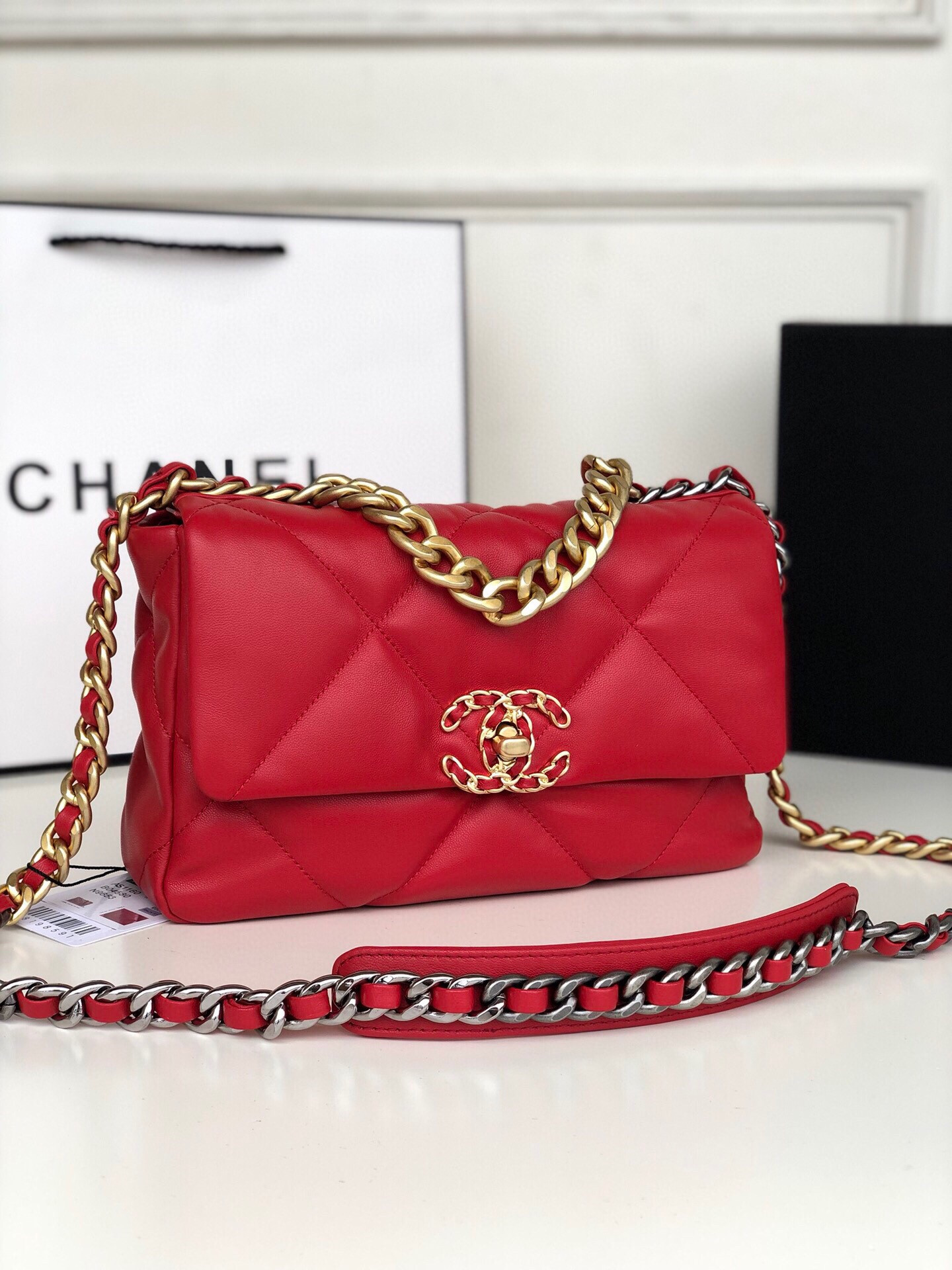 CHANEL 19 HANDBAG Shiny Leather, Gold-Tone, Silver-Tone Ruthenium-Finish Metal Red 6.2 * 10.1 * 3.5 in - Image 3