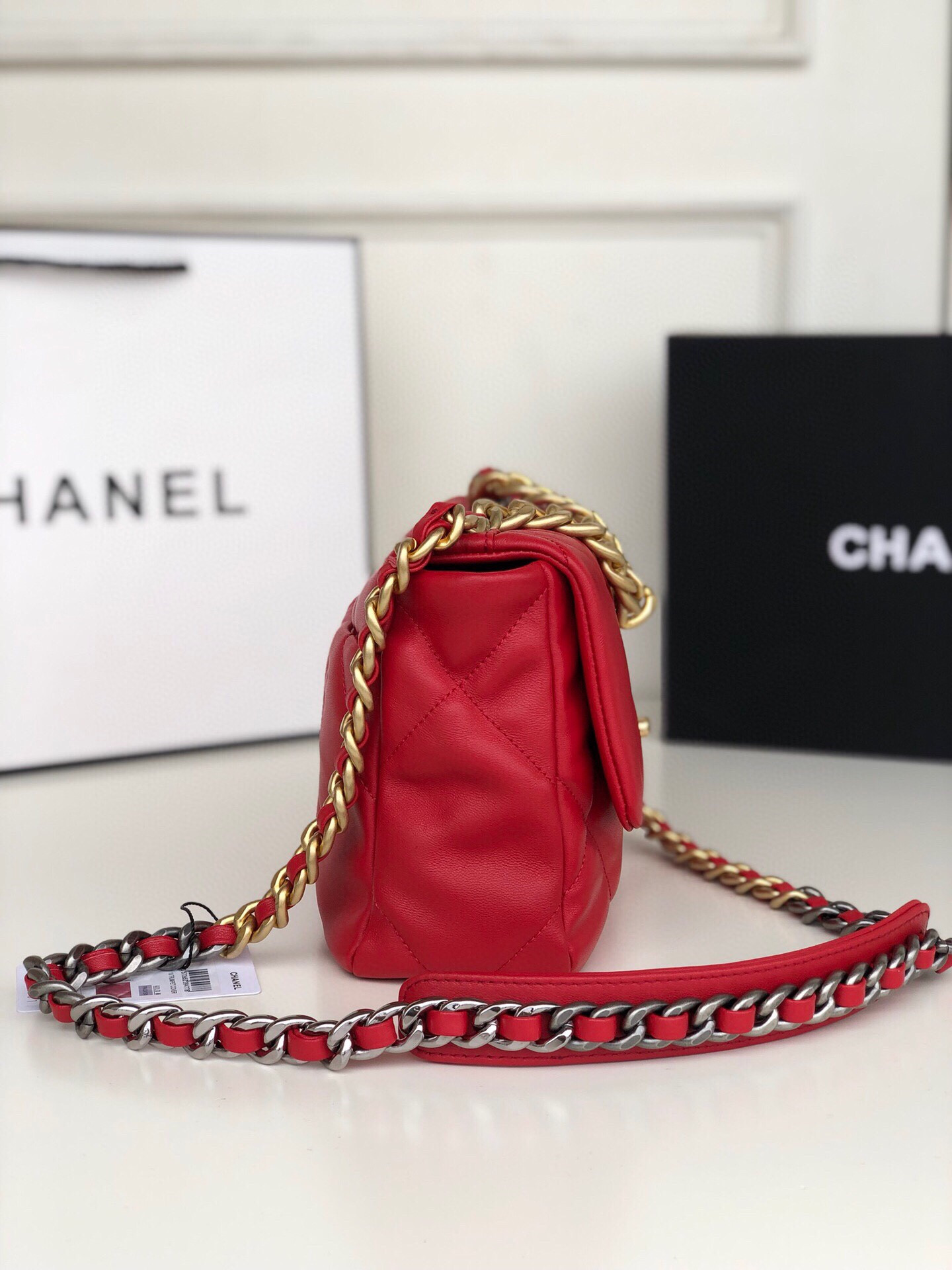 CHANEL 19 HANDBAG Shiny Leather, Gold-Tone, Silver-Tone Ruthenium-Finish Metal Red 6.2 * 10.1 * 3.5 in - Image 4