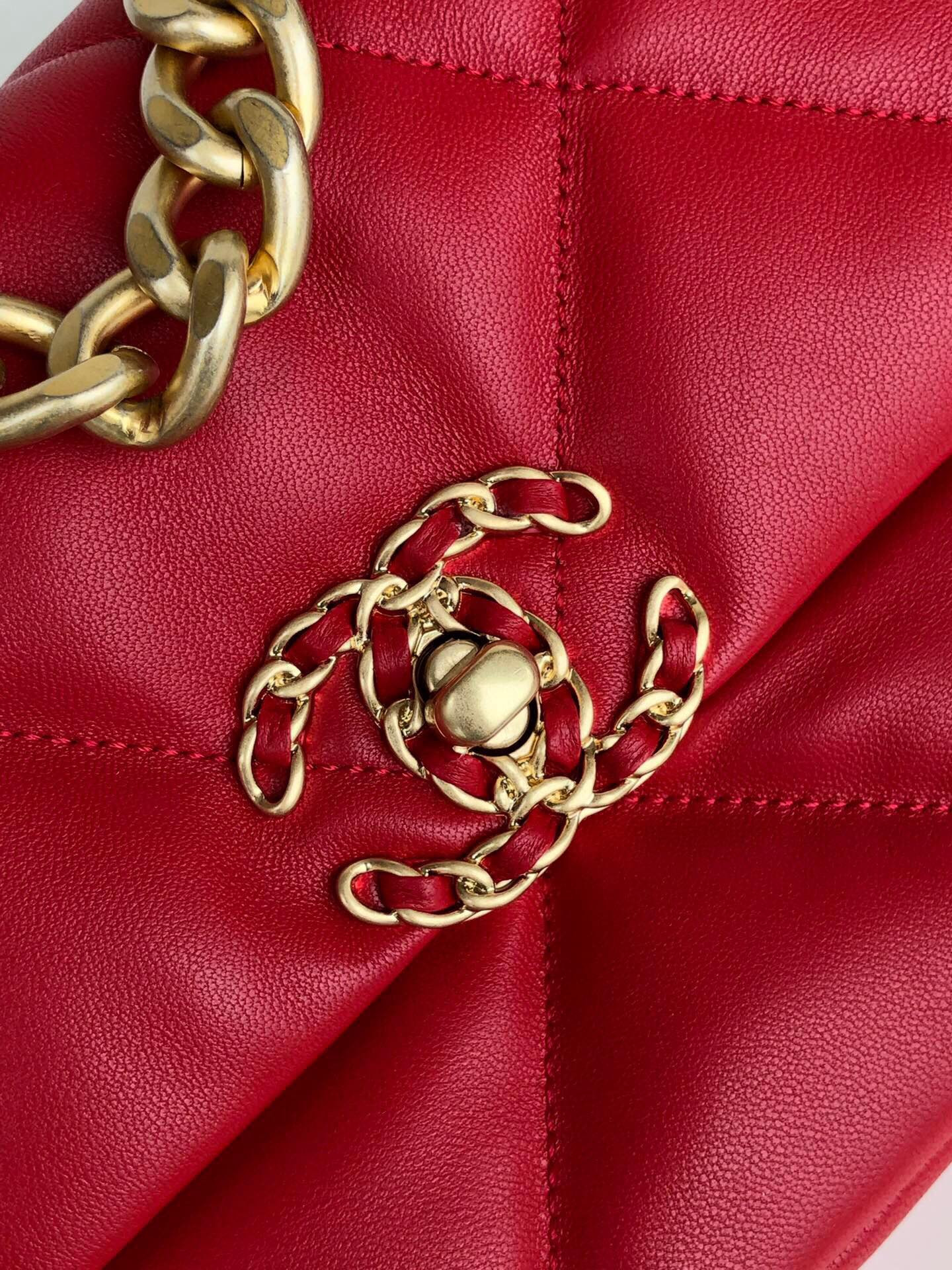CHANEL 19 HANDBAG Shiny Leather, Gold-Tone, Silver-Tone Ruthenium-Finish Metal Red 6.2 * 10.1 * 3.5 in - Image 6