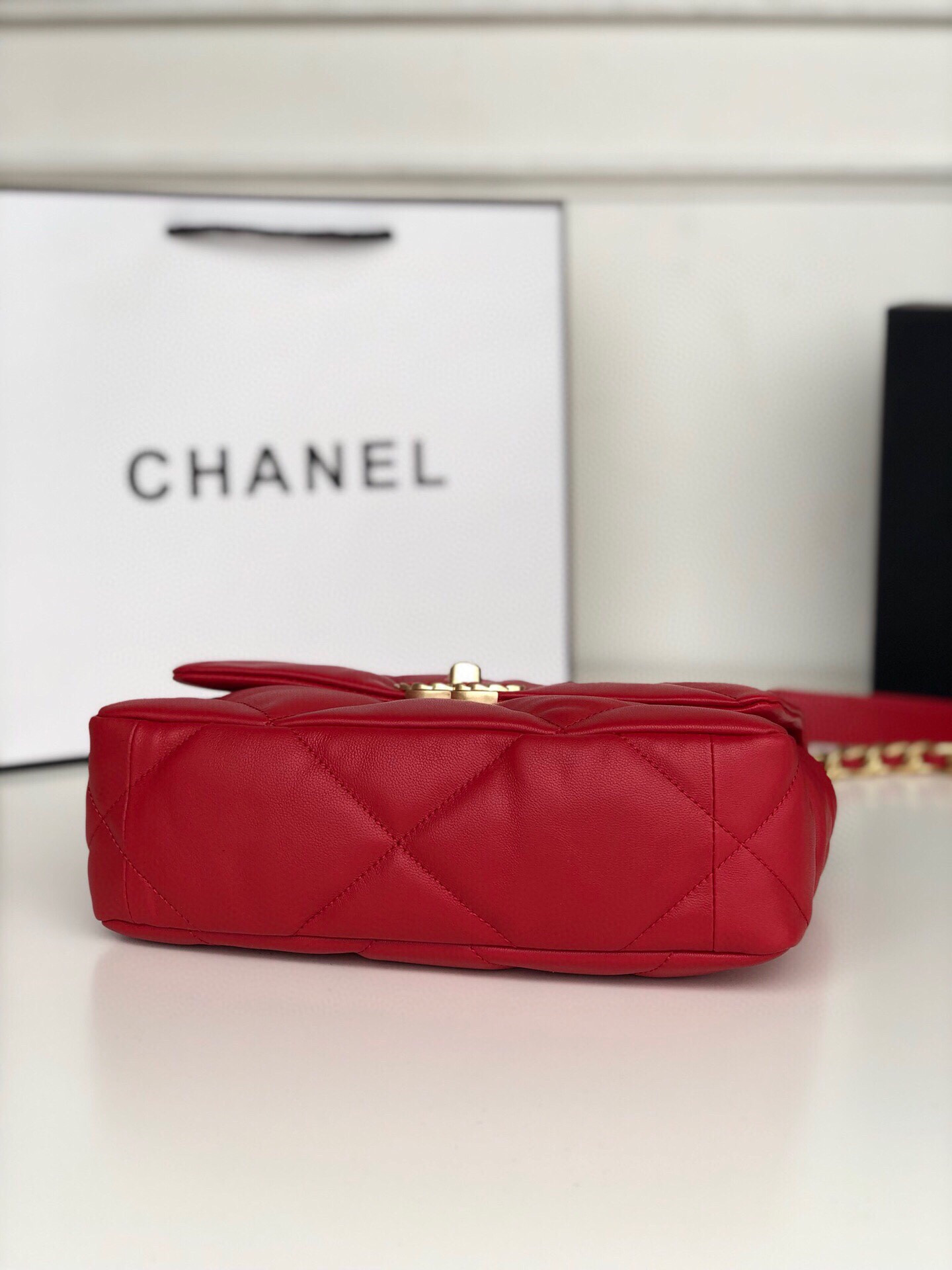 CHANEL 19 HANDBAG Shiny Leather, Gold-Tone, Silver-Tone Ruthenium-Finish Metal Red 6.2 * 10.1 * 3.5 in - Image 7