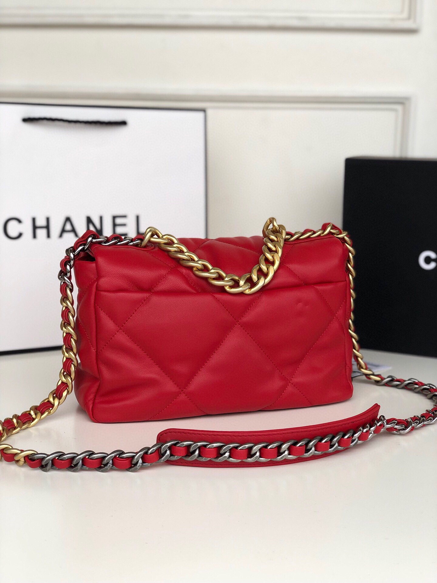 CHANEL 19 HANDBAG Shiny Leather, Gold-Tone, Silver-Tone Ruthenium-Finish Metal Red 6.2 * 10.1 * 3.5 in - Image 8