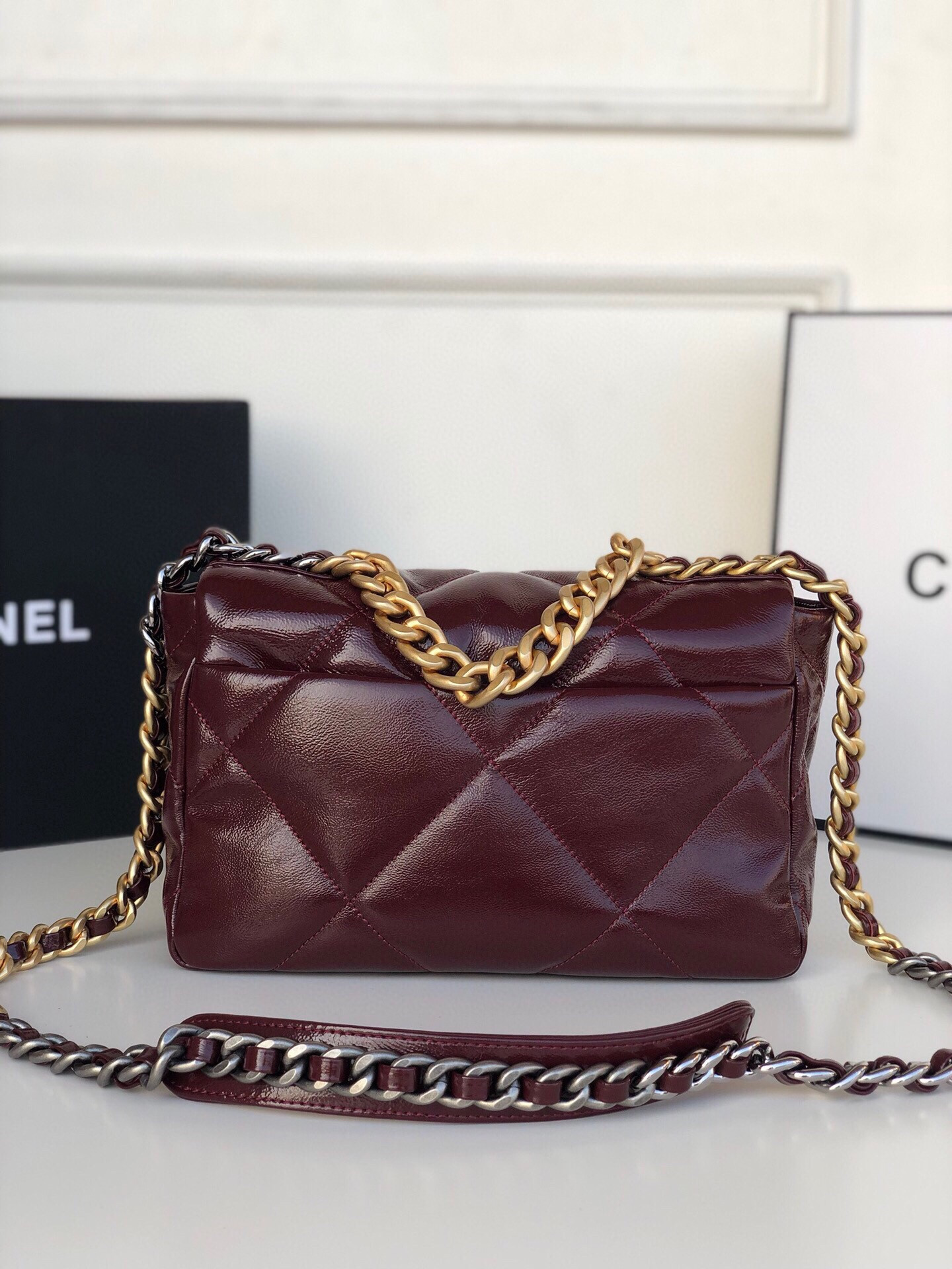 CHANEL 19 HANDBAG Shiny Leather, Gold-Tone, Silver-Tone Ruthenium-Finish Metal Dark Red 6.2 * 10.1 * 3.5 in - Image 4