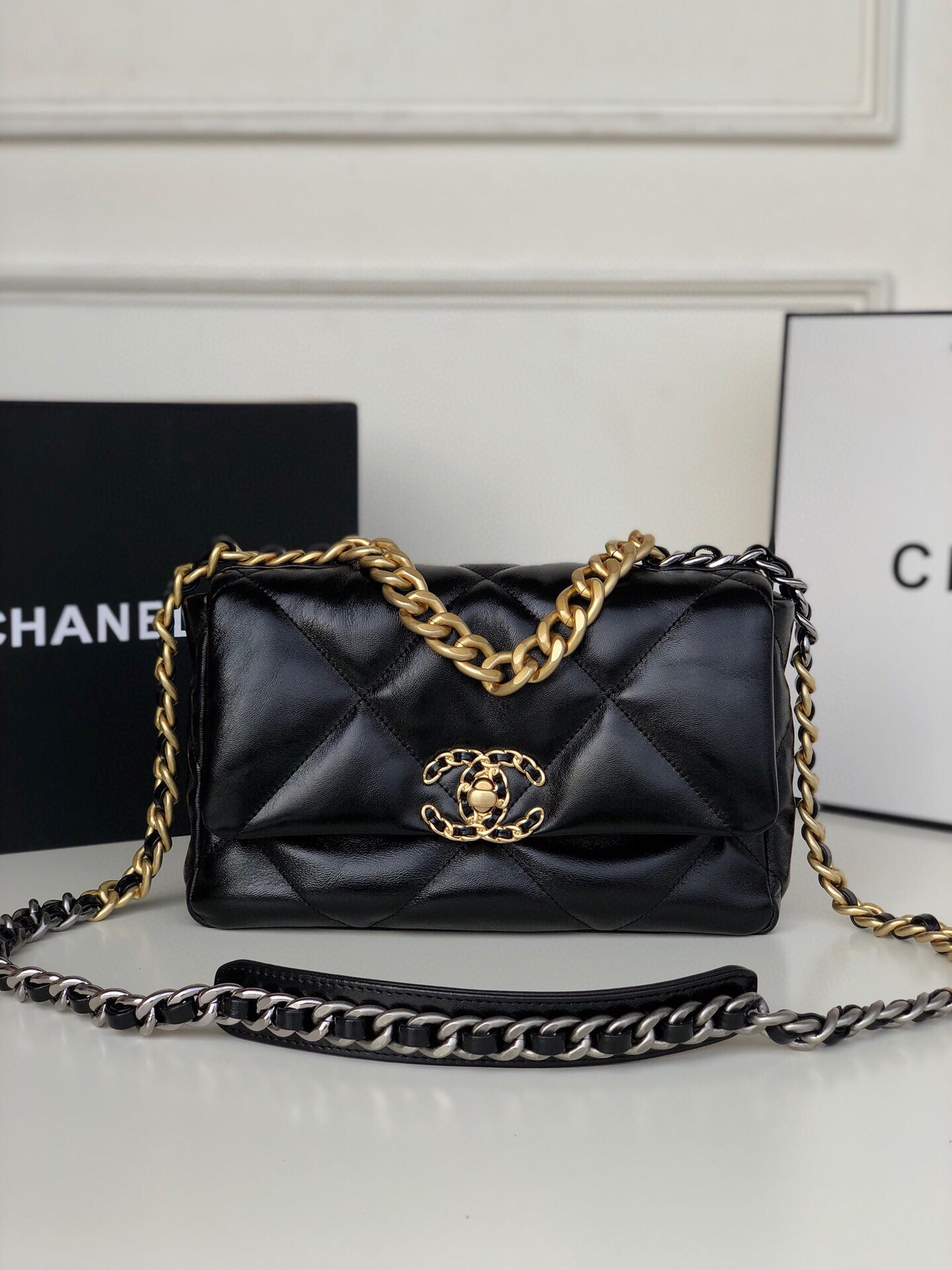 CHANEL 19 HANDBAG Shiny Leather, Gold-Tone, Silver-Tone Ruthenium-Finish Metal Black 6.2 * 10.1 * 3.5 in