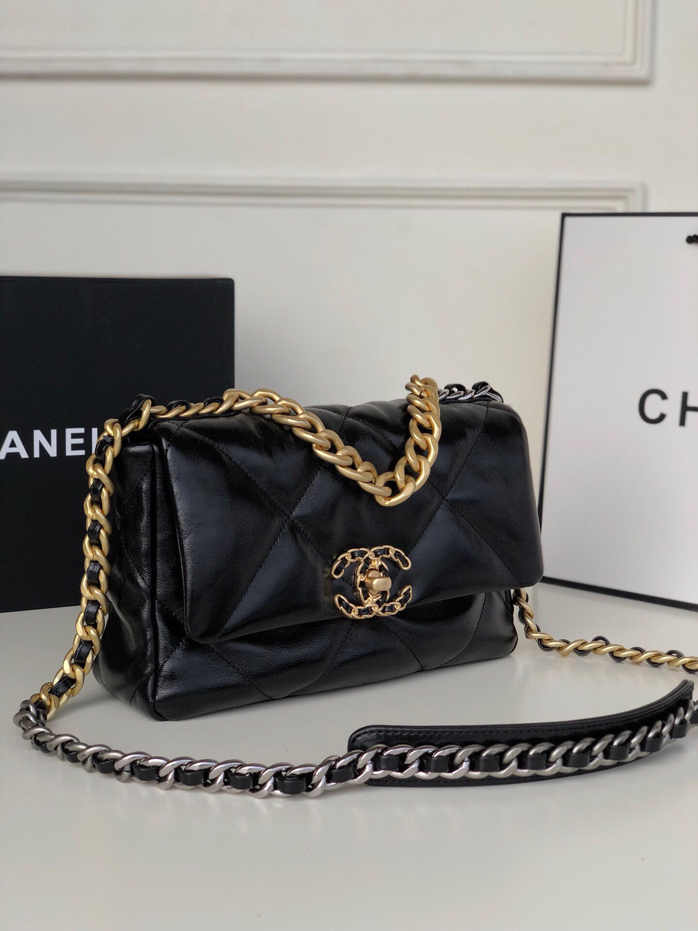CHANEL 19 HANDBAG Shiny Leather, Gold-Tone, Silver-Tone Ruthenium-Finish Metal Black 6.2 * 10.1 * 3.5 in - Image 3